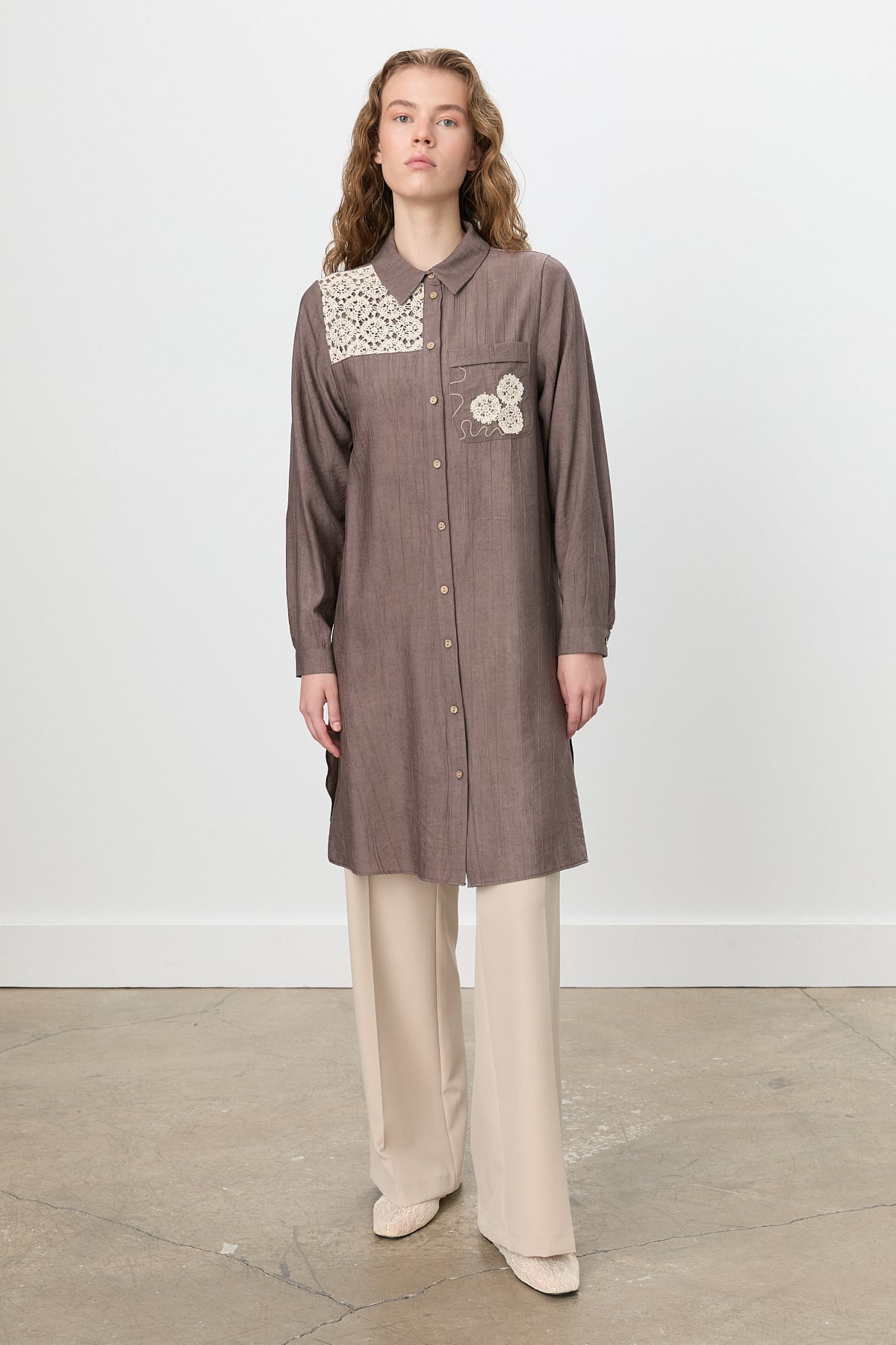 NİHAN Tunik Nihan Nakış Detaylı Gömlek Yaka Poly. Viskon Tunik  Kahve_modest