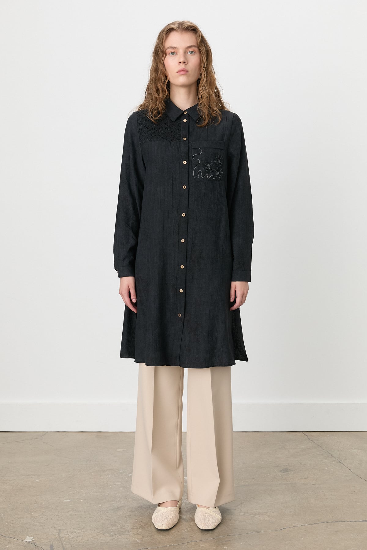 NİHAN Tunik Nihan Nakış Detaylı Gömlek Yaka Poly. Viskon Tunik  Siyah_modest