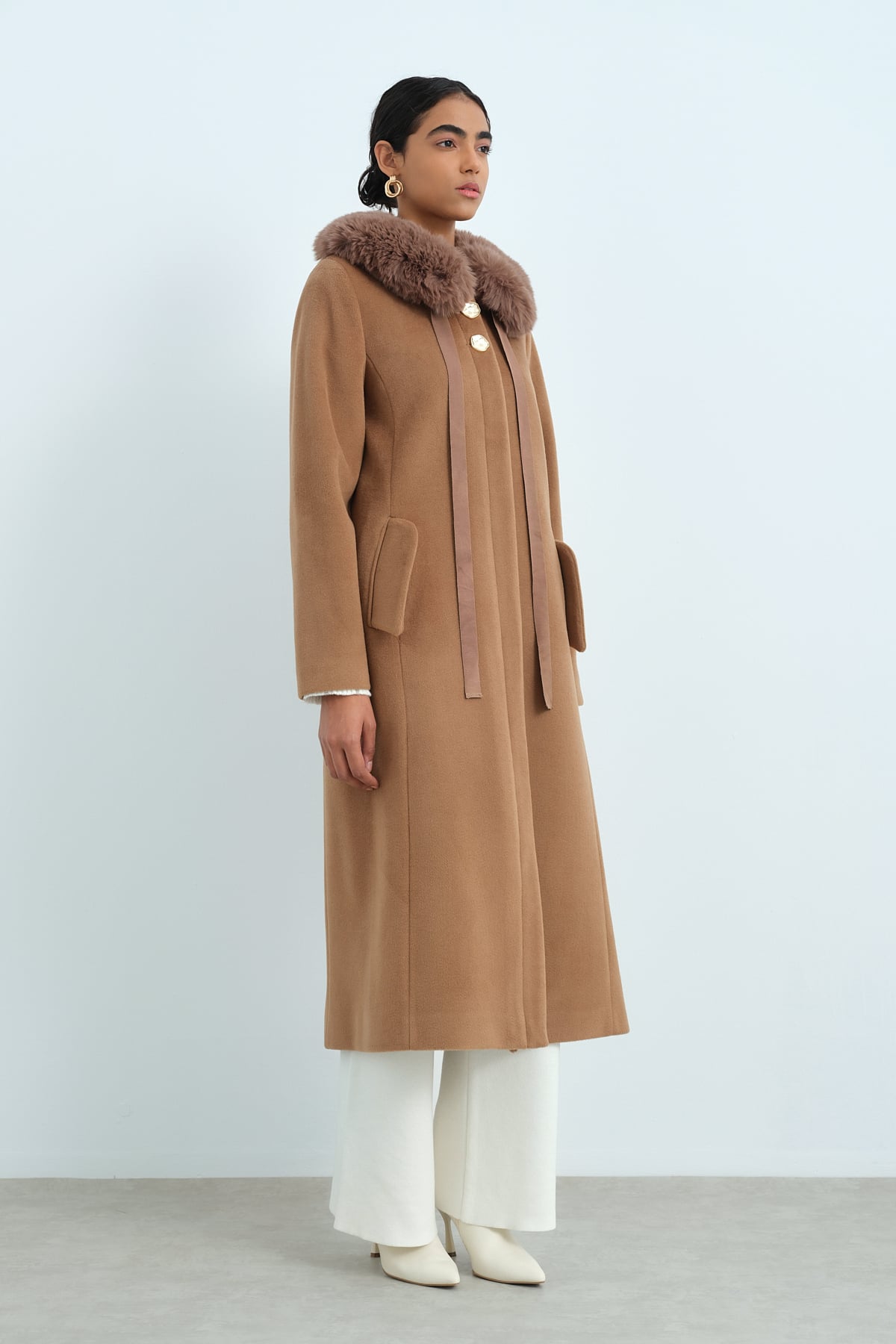 NİHAN Coat Nihan Seyyar Kürklü Düğme Detaylı Kaban  Camel_modest
