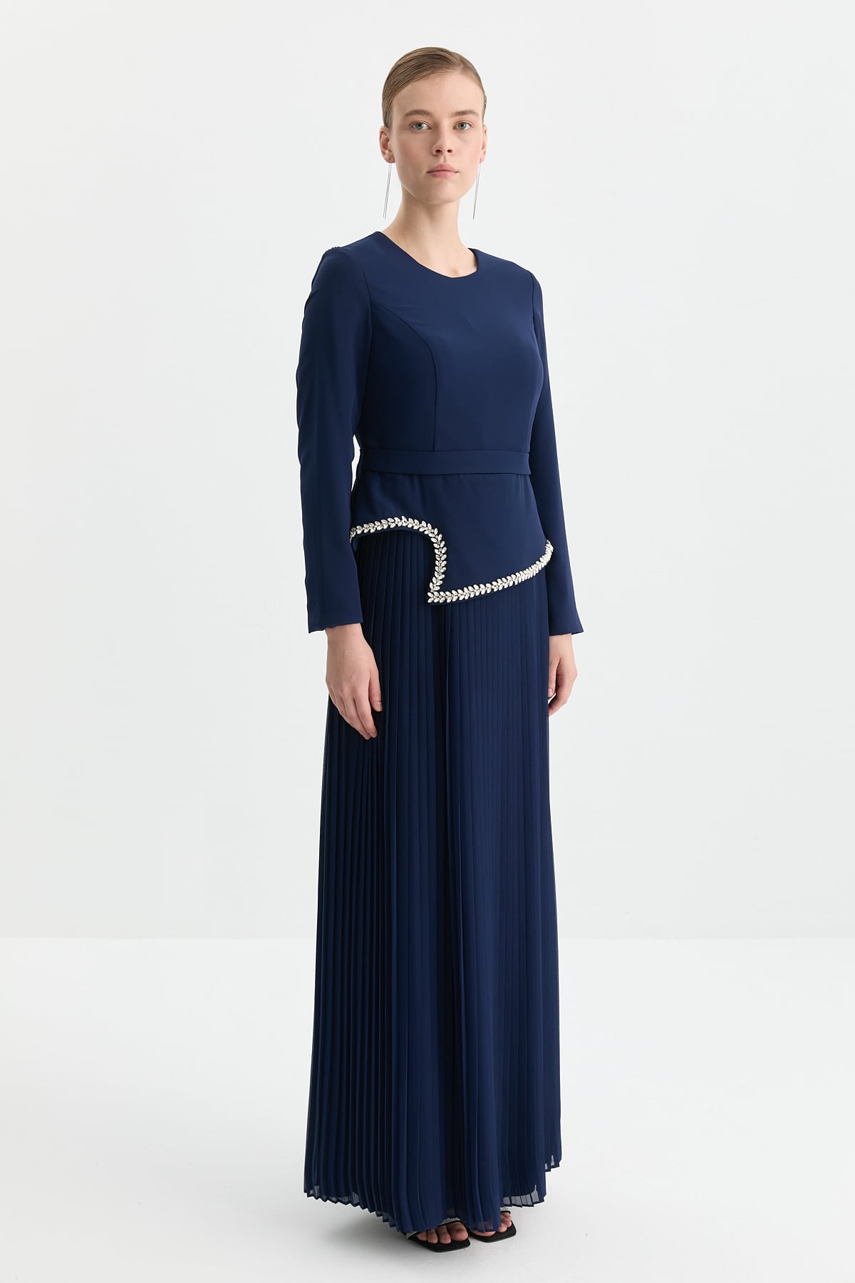 NİHAN Dress Nihan Taş Detaylı Pilise Etekli Elbise  Lacivert_modest
