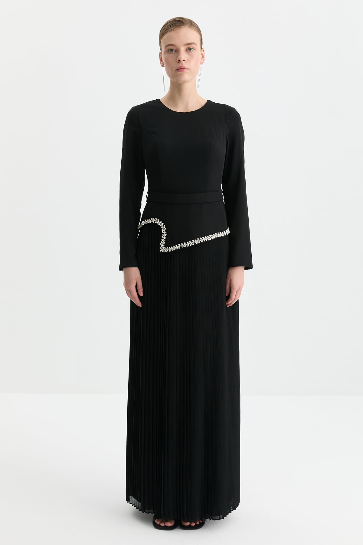NİHAN Dress Nihan Taş Detaylı Pilise Etekli Elbise  Siyah_modest