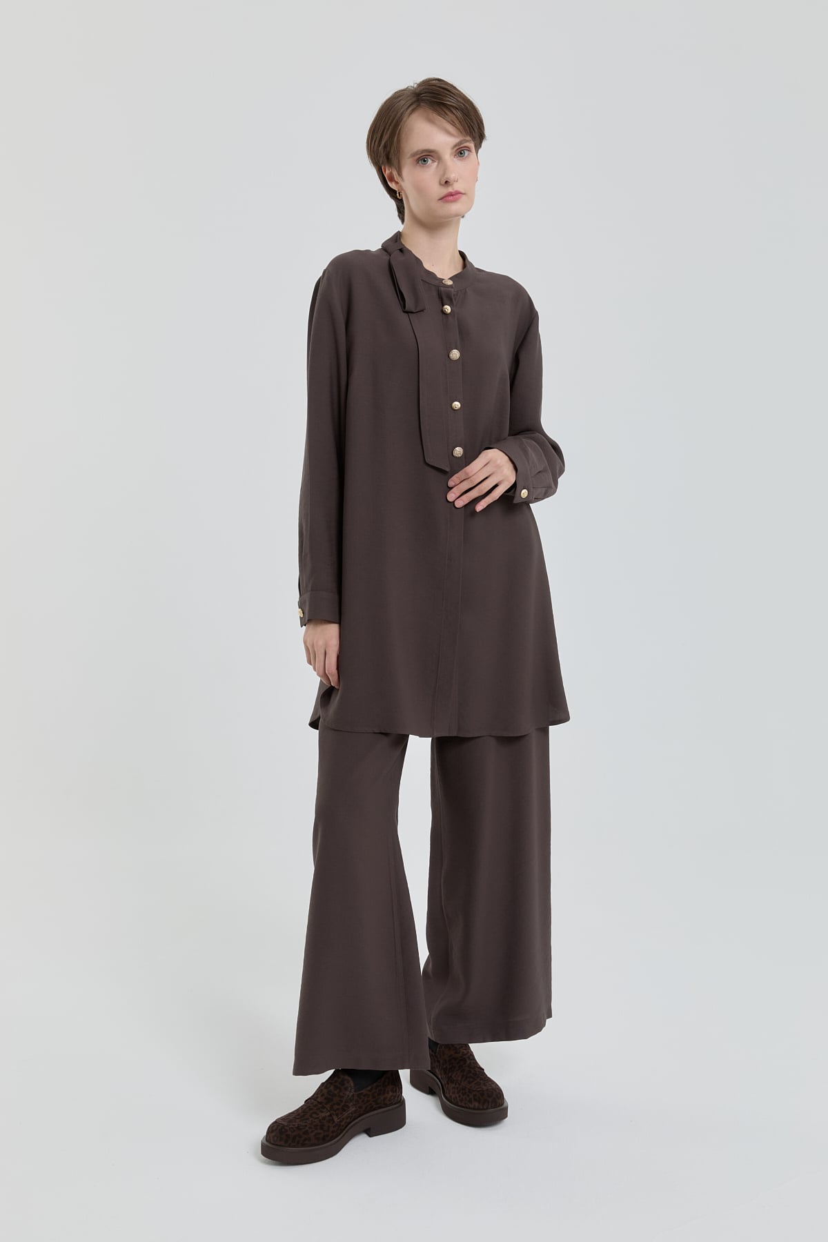 NİHAN Takım Rahat Kalıp Yaka ve Düğme Detaylı Modal Pantolon Tunik Takım  Kahve_modest