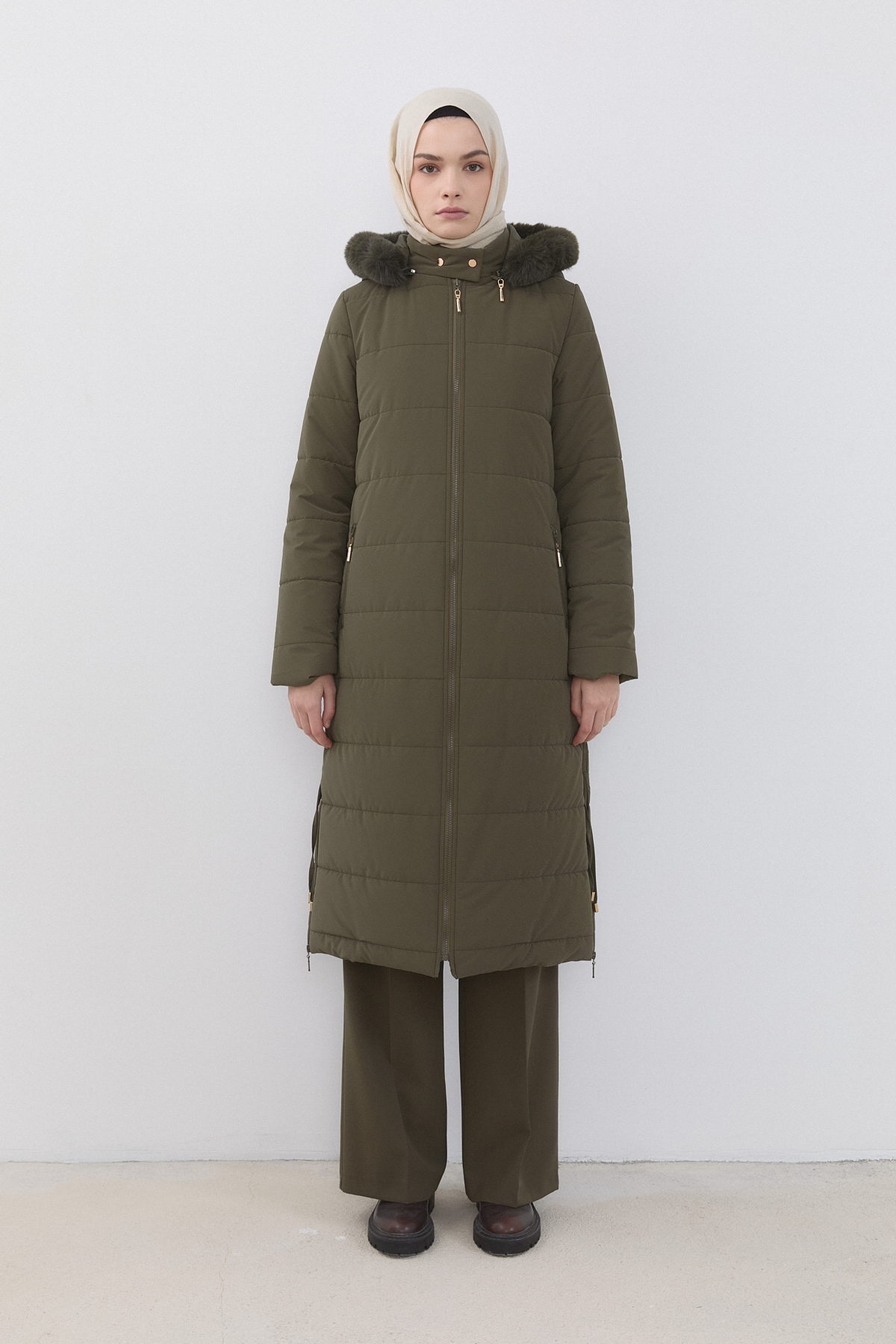Seyyar Kapşonlu Kapitone Kaban  Haki