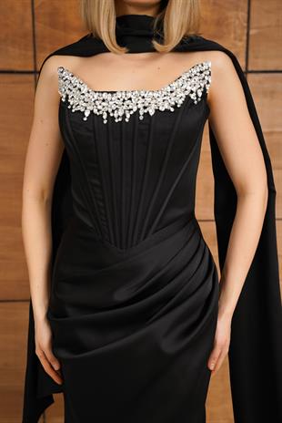 Straplez Üst Taş Aksesuarlı Saten Siyah Abiye