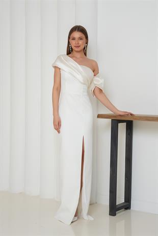 Kol Detaylı Uzun Beyaz Tasarım Elbise