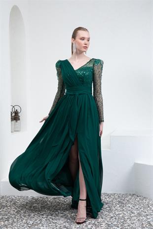 Yeşil Kolu Pullu Yırtmaçlı Abiye Elbise