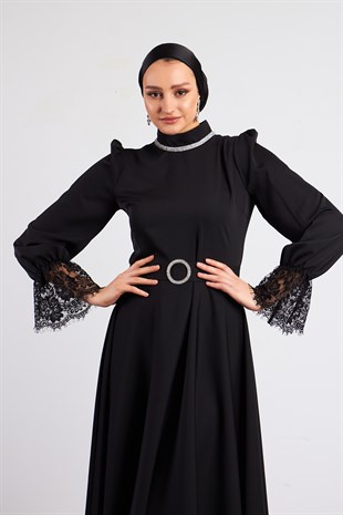 Kolları Dantelli Taşlı Siyah Tesettür Abiye Elbise