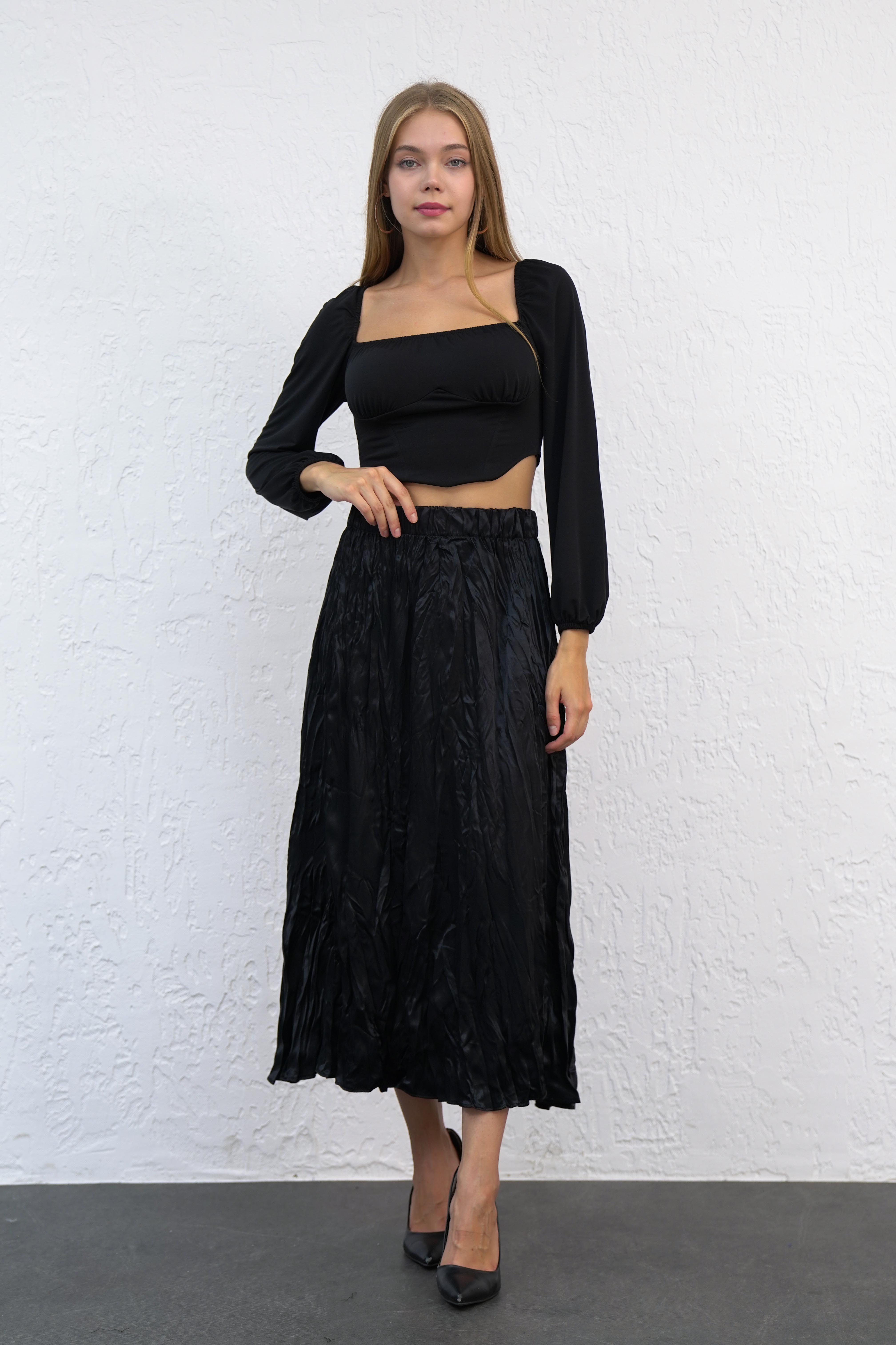 Siyah Kendinden Kırışık Saten Etek