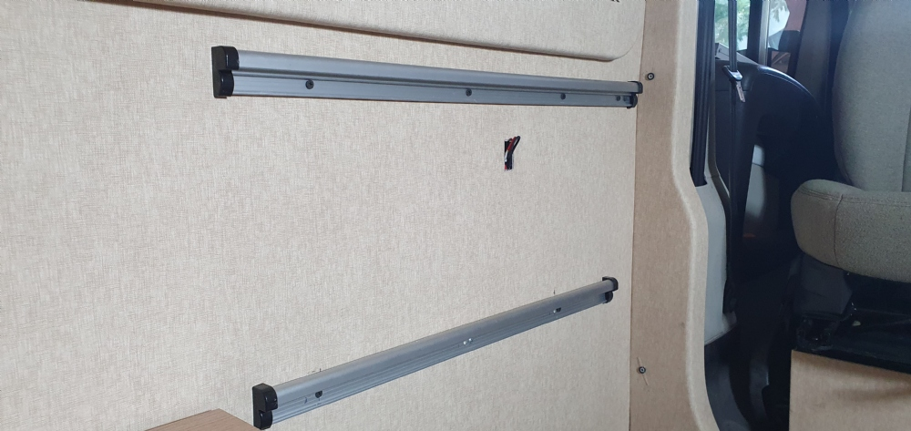 Karavan masa duvar tutturma profili