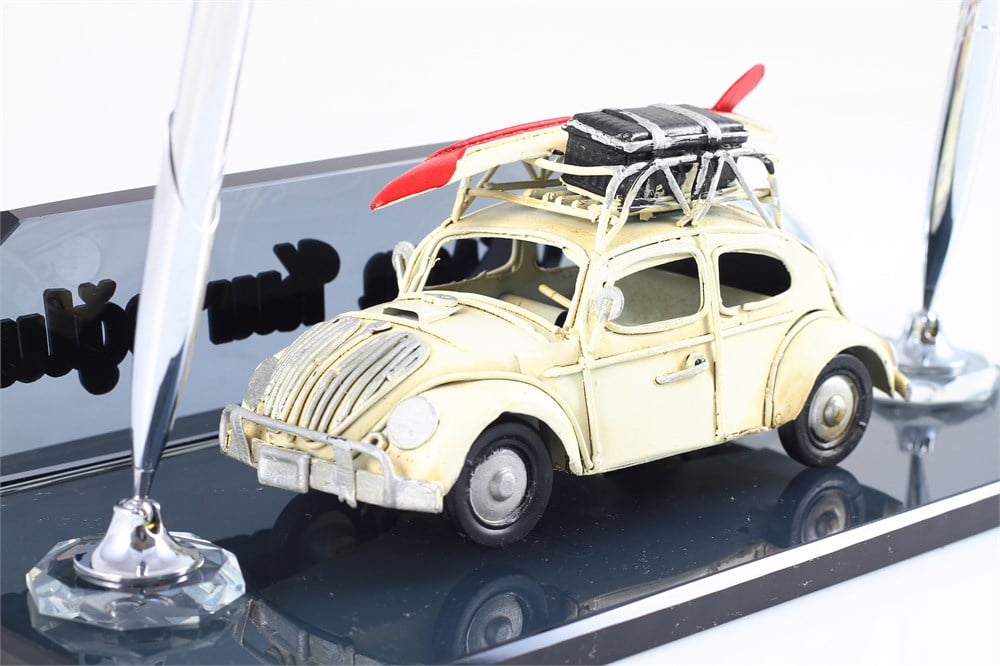 KRİSTAL MASA İSİMLİĞİ VW BEETLE FİGÜRLÜ