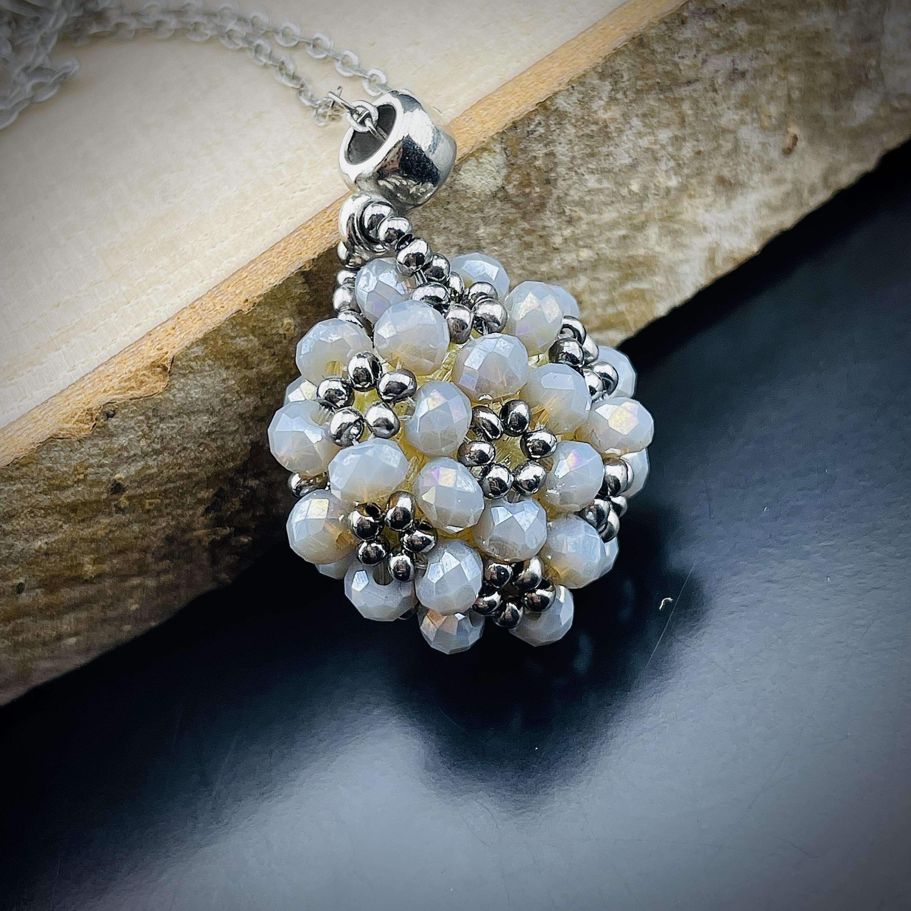 Taşlı Tasarım Cevşen Kolye