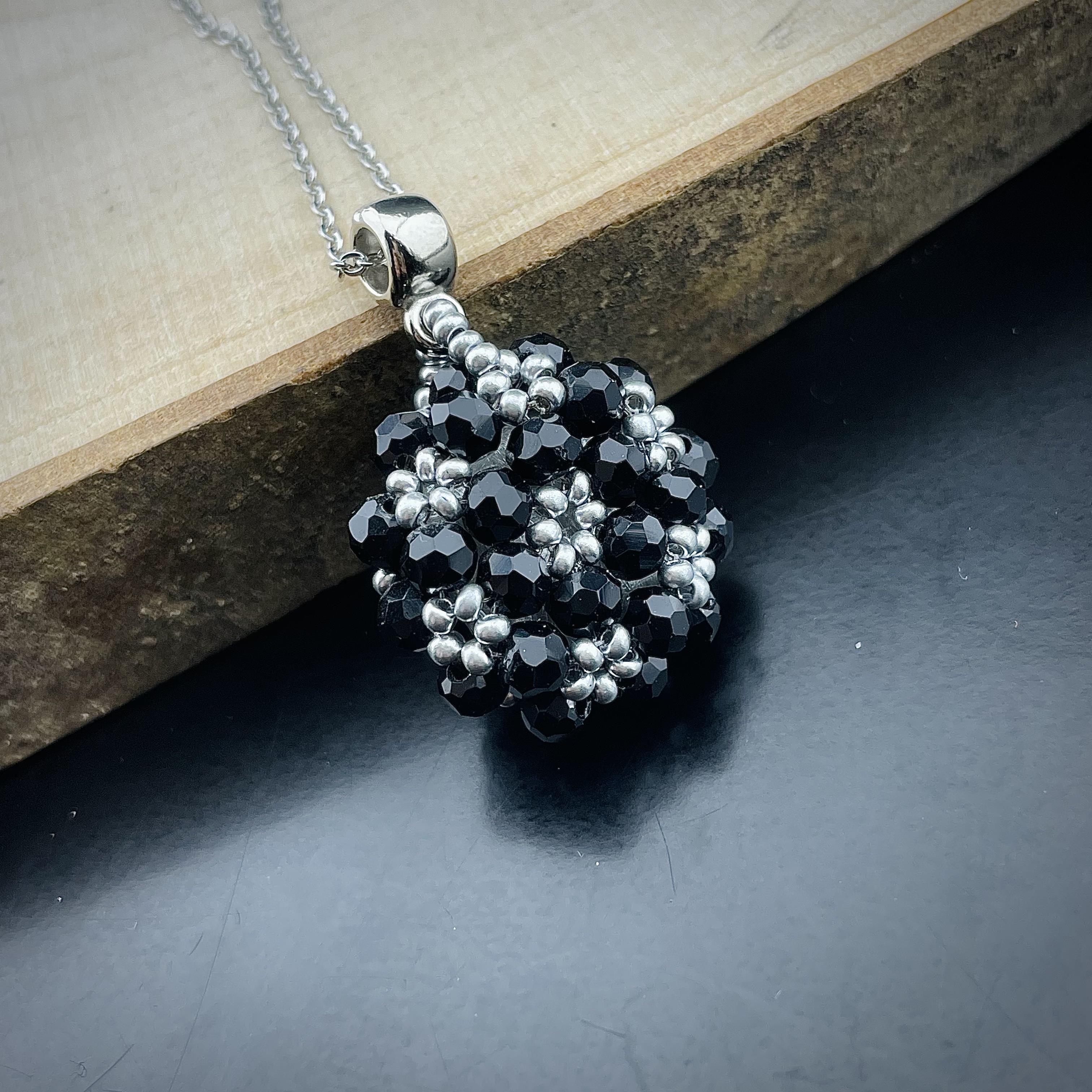 Taşlı Tasarım Cevşen Kolye