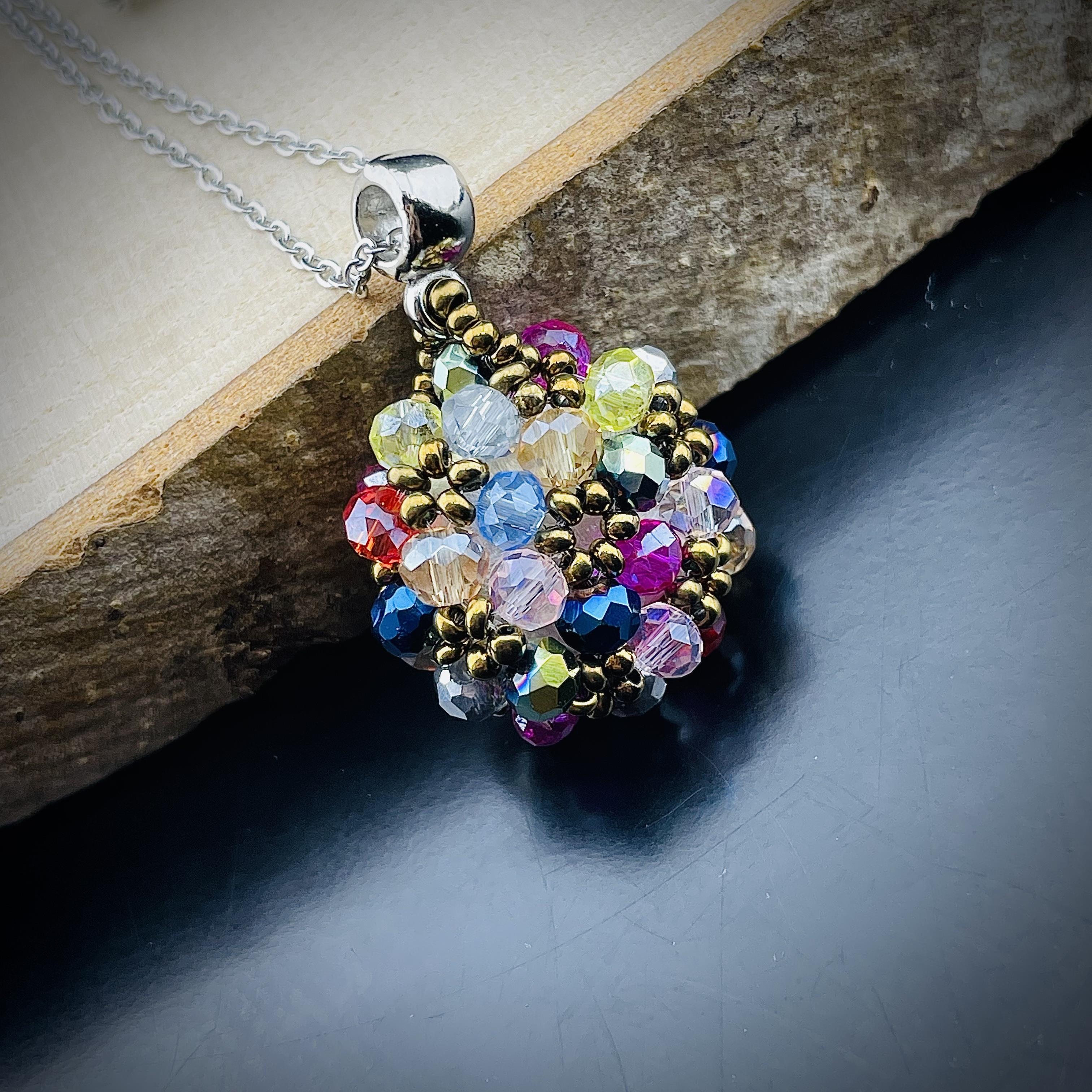 Taşlı Tasarım Cevşen Kolye