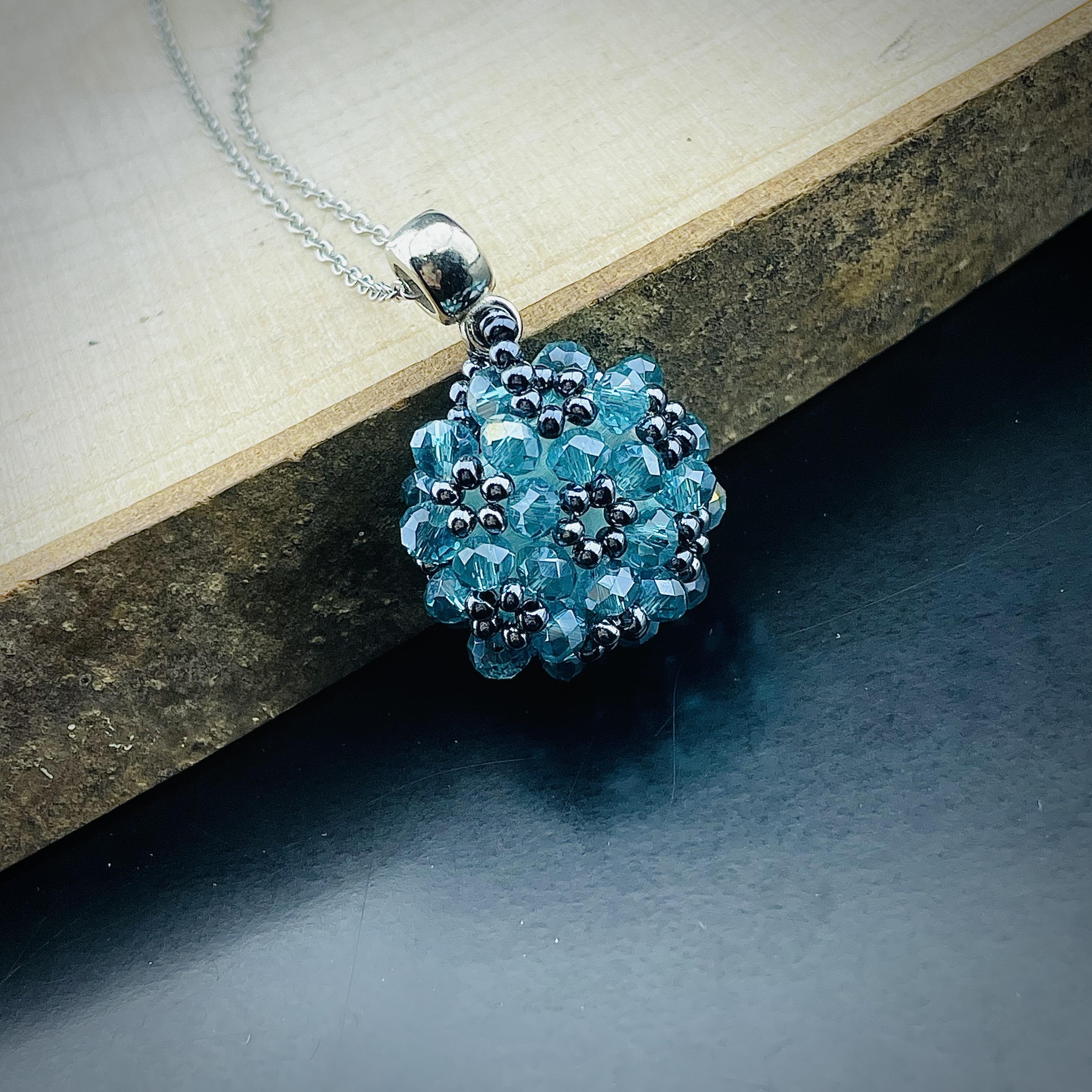 Taşlı Tasarım Cevşen Kolye