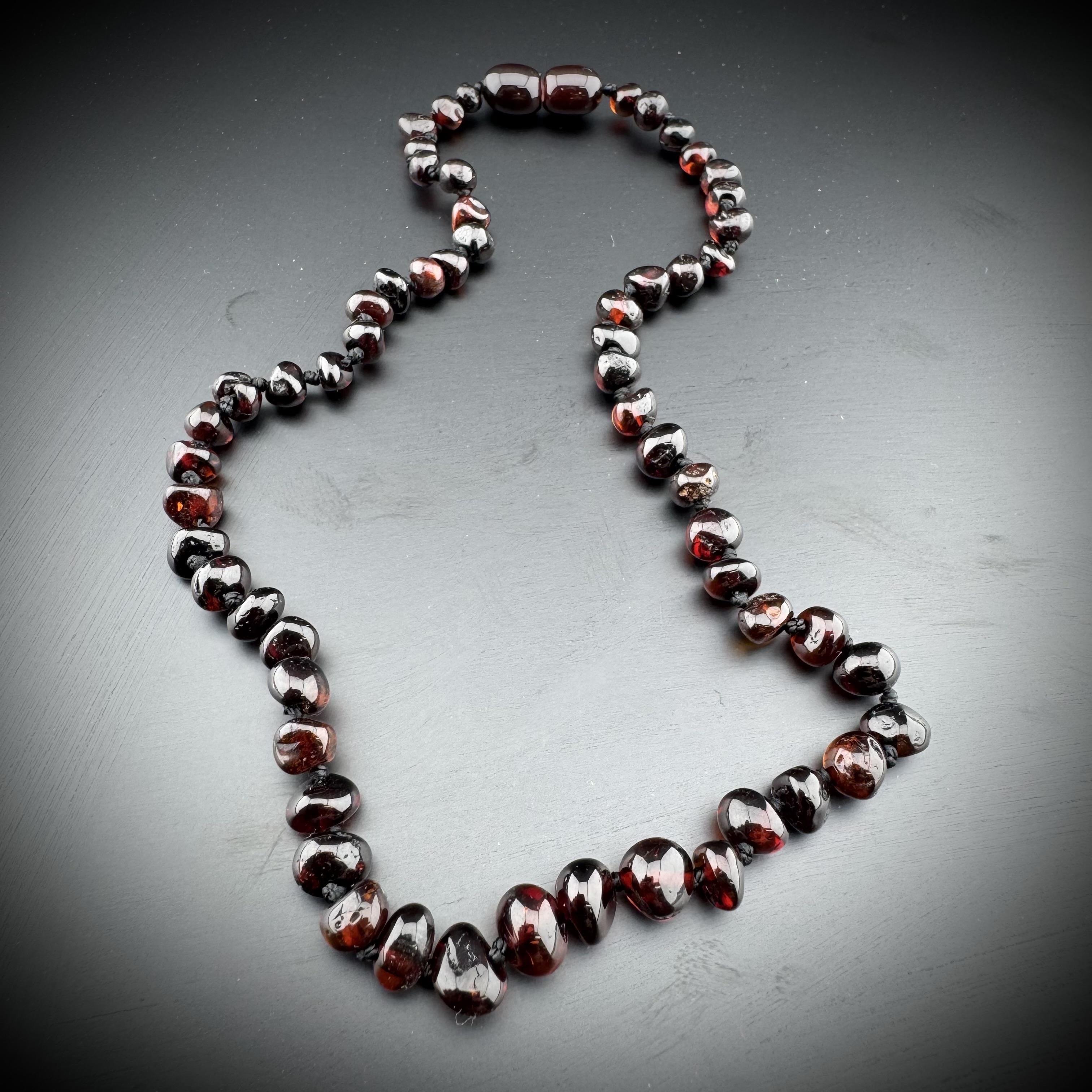 Vişne Renk Kehribar Bebek Kolyesi