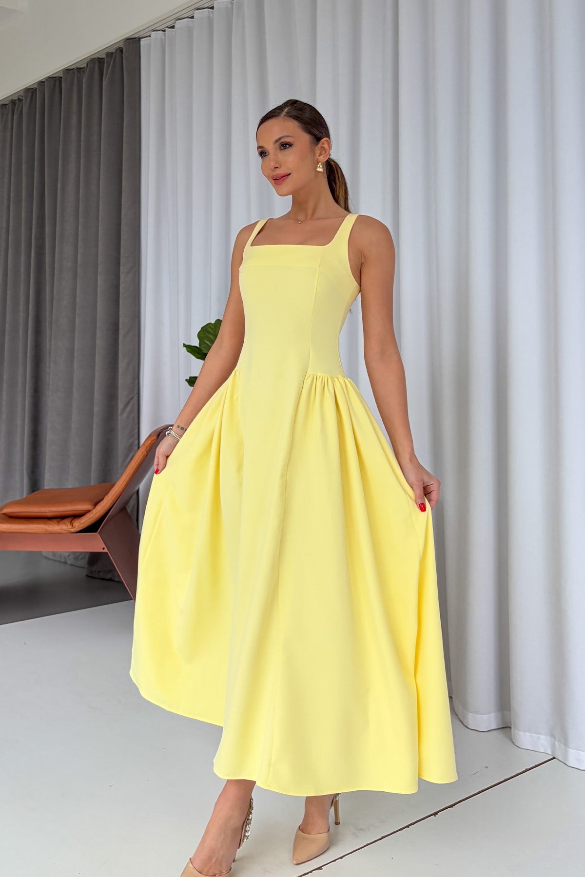 Kare Yaka Etekleri Drape Detaylı Kadın Elbise - Sarı