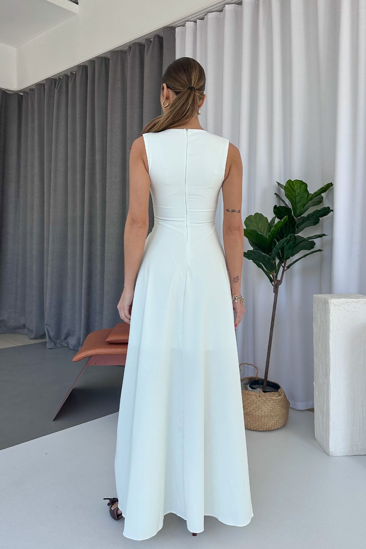 V  Yaka Yandan Piliseli Kadın Elbise - Beyaz