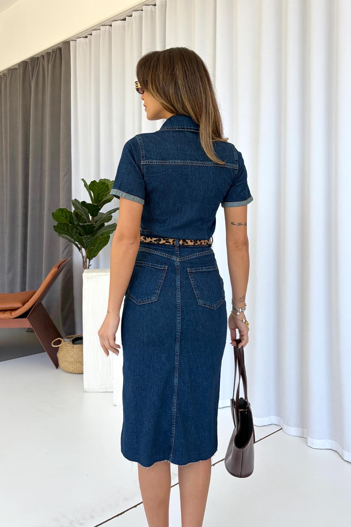 Yırtmaç Detaylı Kısa Kol Belden Oturan Denim Elbise