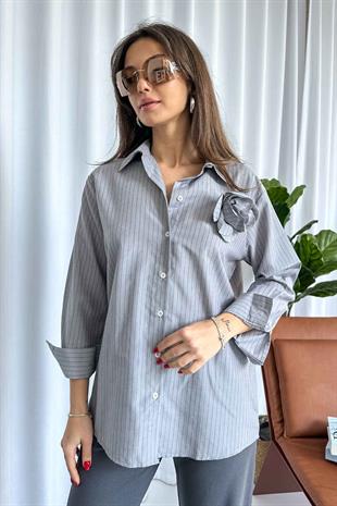 Gri Çizgili Broş Kadın Gömlek