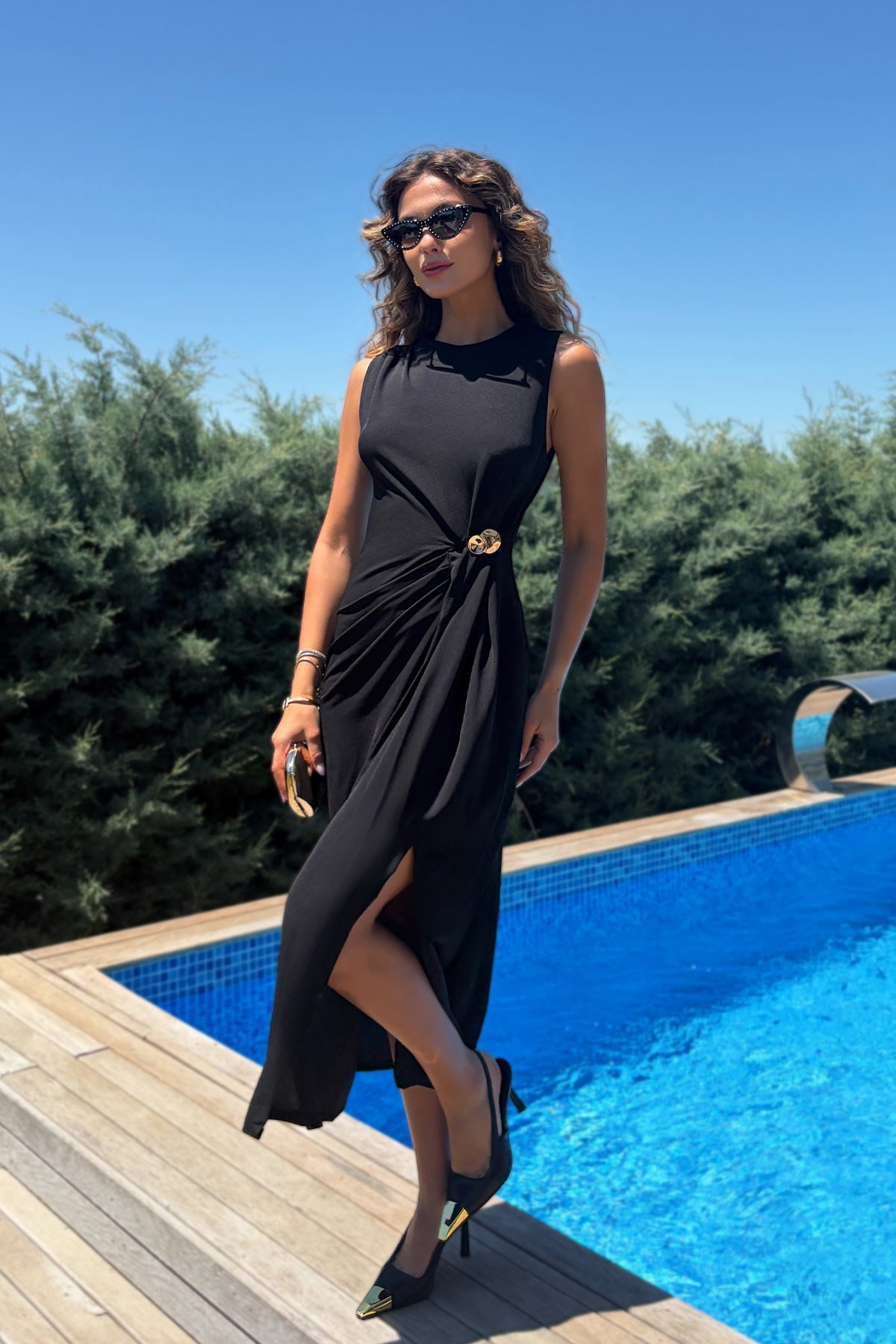 Bisiklet Yaka Belden Drapeli Gold Tokalı Elbise - Siyah