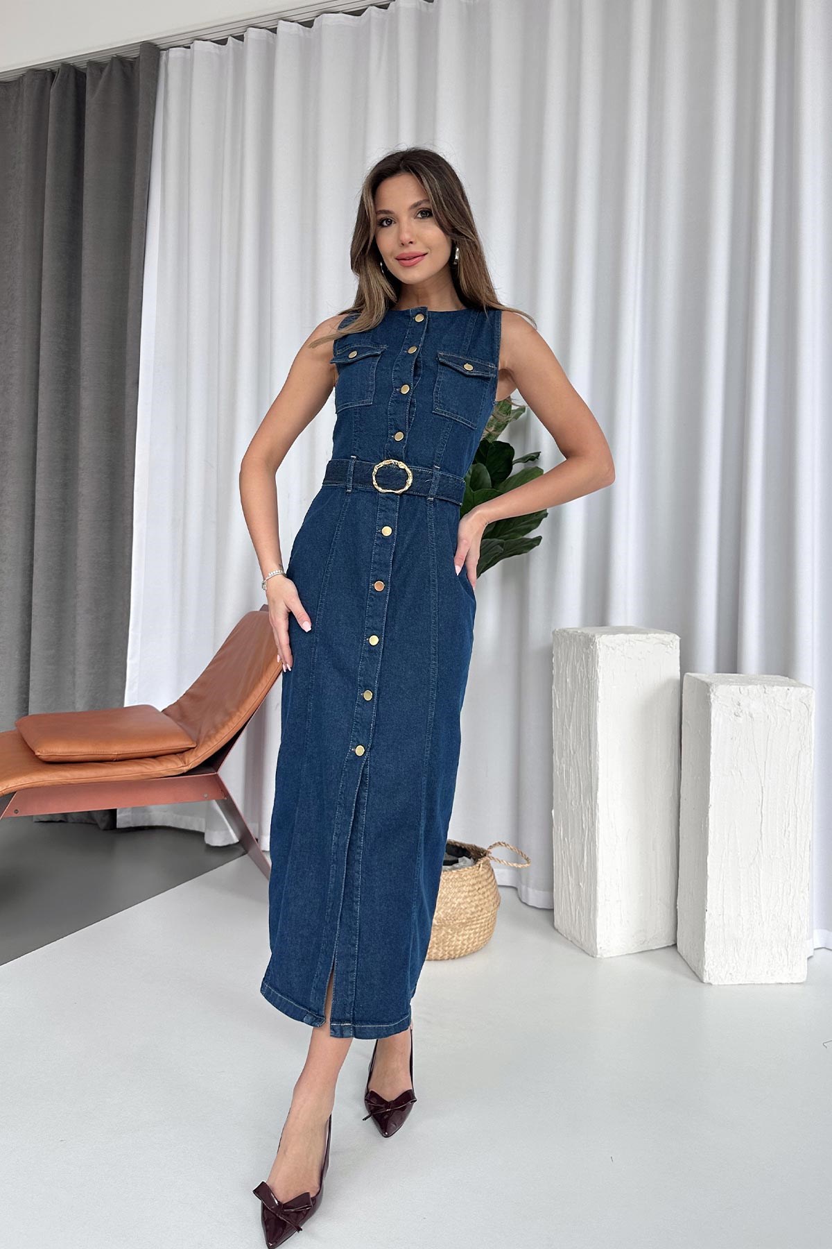 Kolsuz Denim Yırtmaç Detaylı Gold Kemerli Kadın Elbise