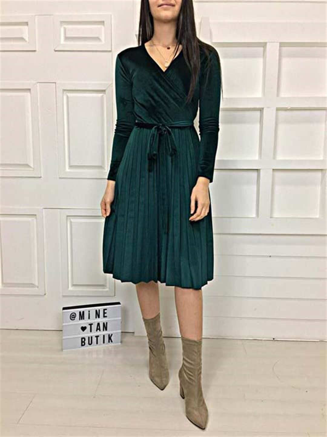 Kruvaze Pileli Kadife Elbise - Yeşil | Trend&Şık Tasarımlar |  minetanbutik.com.tr