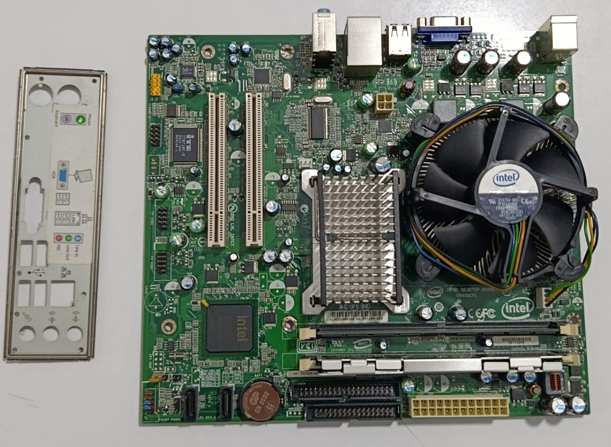 YENİLENMİŞ İNTEL DESKTOP BOARD D945GCPF ANAKART, İNTEL PENTİUM (R) DUAL CPU E2220 @2.40GHz 2GB DDR2 RAMINTELYENİLENMİŞ İNTEL DESKTOP BOARD D945GCPF ANAKART, İNTEL PENTİUM (R) DUAL CPU E2220 @2.40GHz 2GB DDR2 RAM
