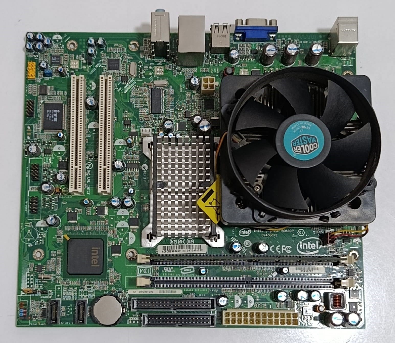 İNTEL DESKTOP BOARD D945GCPE ANAKART İNTEL PENTİUM 4 CPU 3.0 GHZ 1 GB 533 MHZ RAM INTELİNTEL DESKTOP BOARD D945GCPE ANAKART İNTEL PENTİUM 4 CPU 3.0 GHZ 1 GB 533 MHZ RAM 