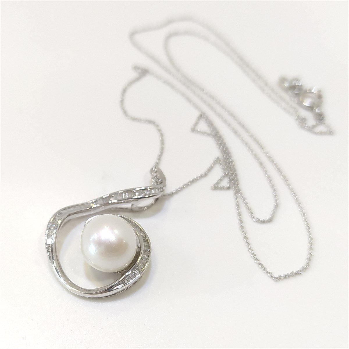 Baget Pırlanta ve İnci Kolye 18 Ayar Altın