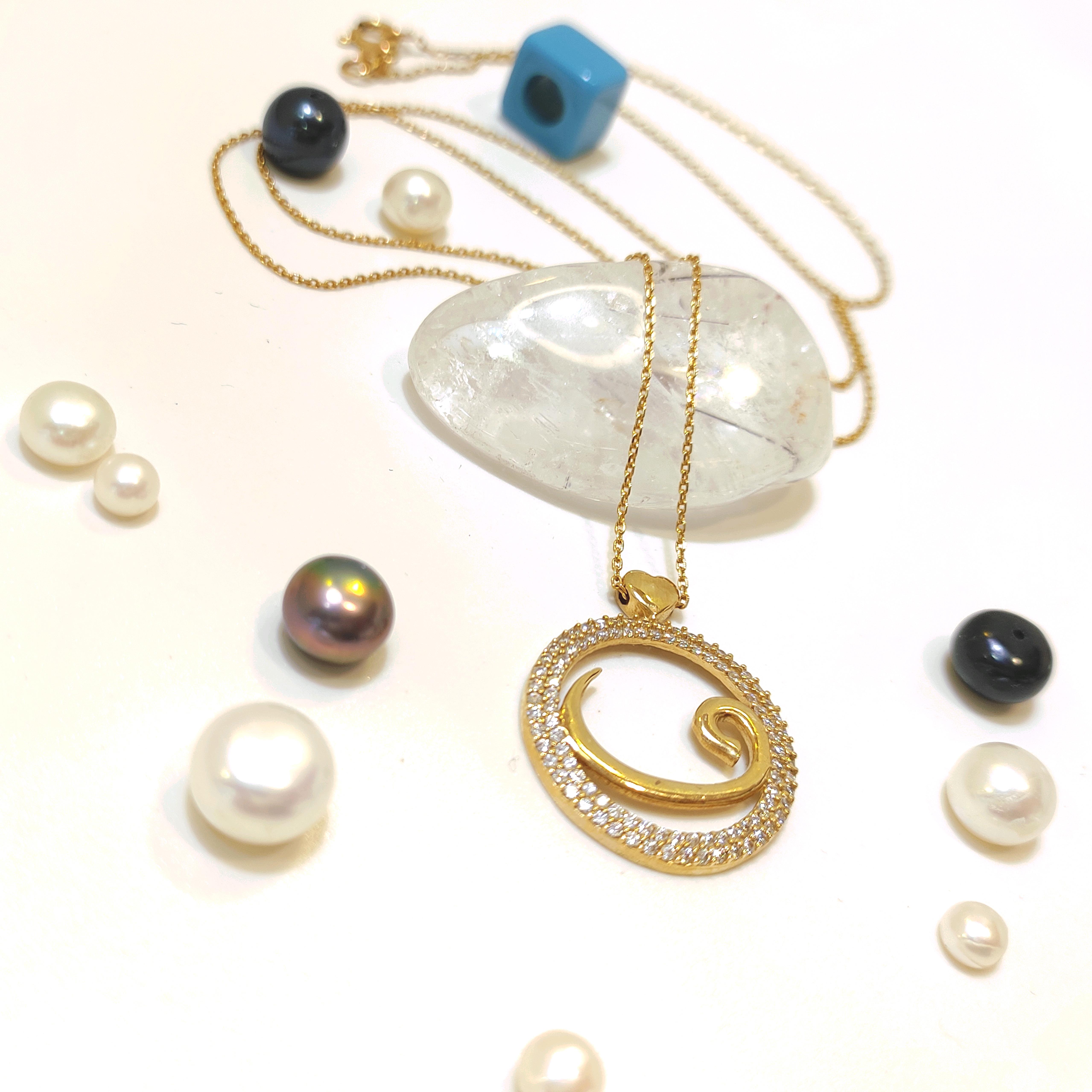 Vav Kolye 14 Ayar Altın  HD VİDEOLU