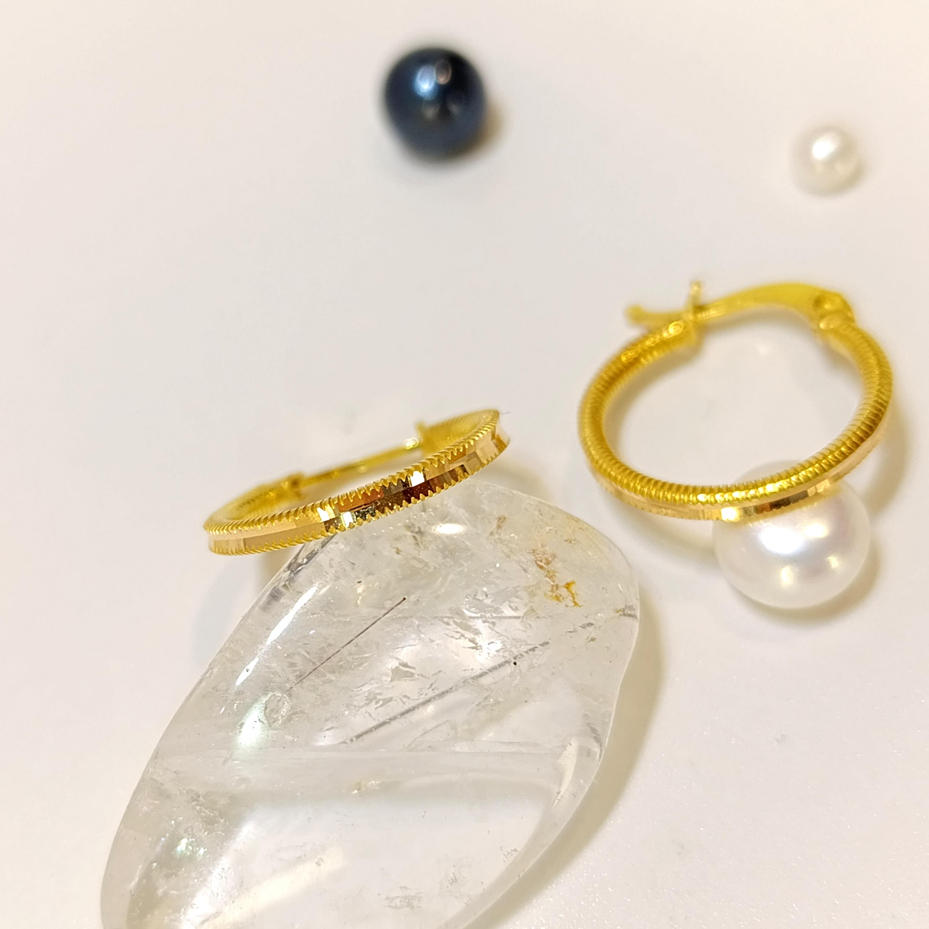 17.7mm Oluklu Ajda Halka Küpe 22 Ayar Altın HD VİDEOLU