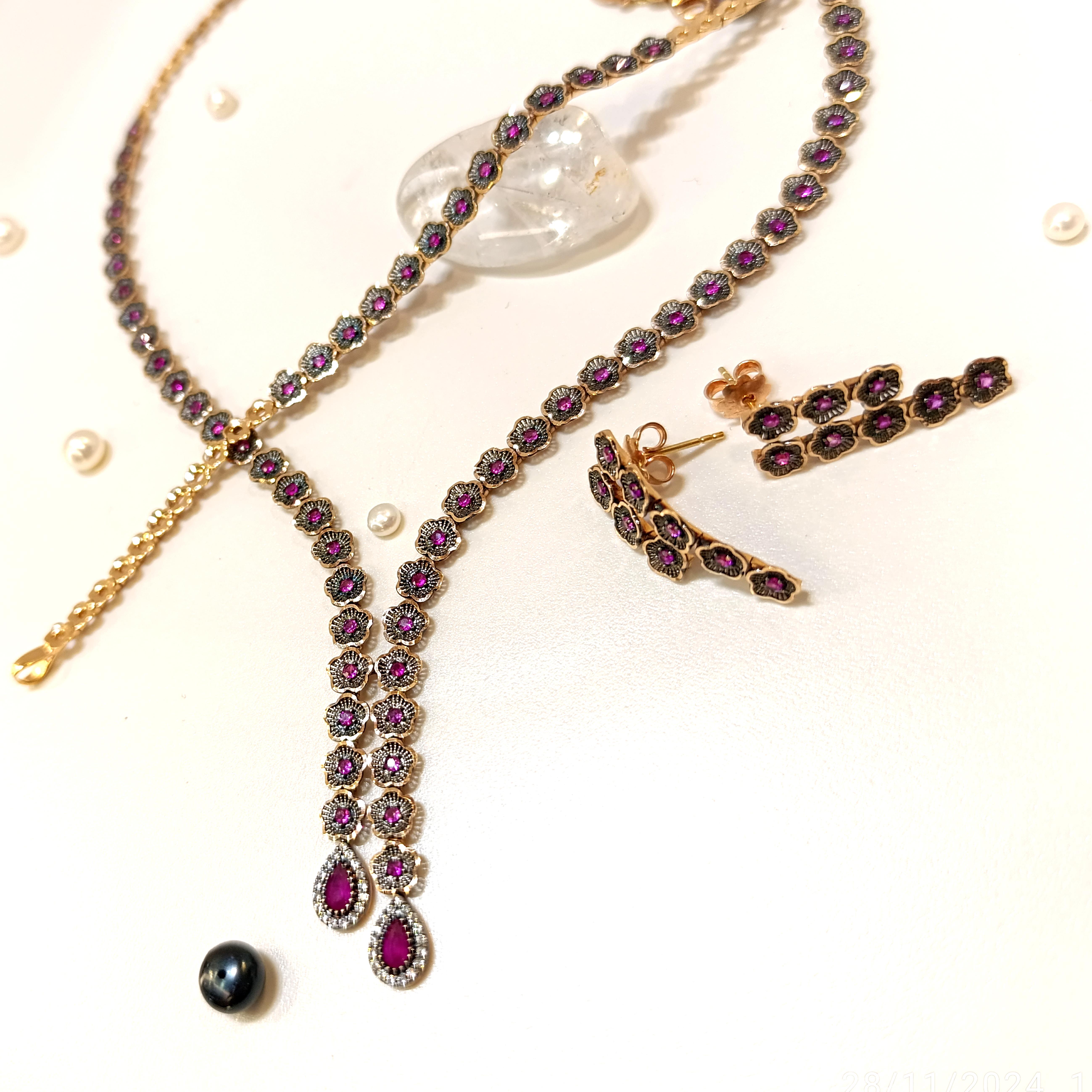 Kırmızı Taşlı Çİçek Figürlü Otontik Set Takım 14 Ayar Altın HD VİDEOLU