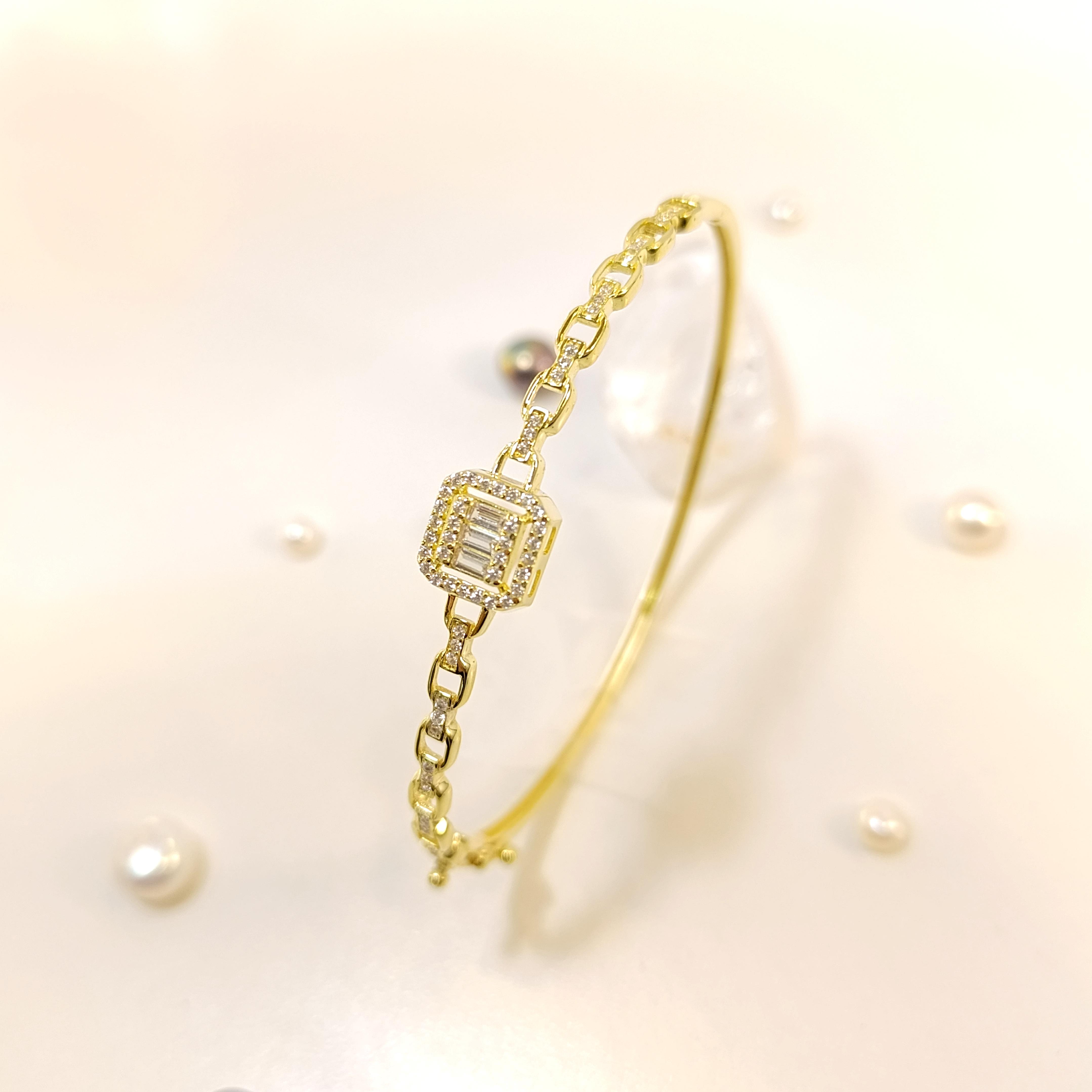 Baget Taşlı Kelepçe Bilezik 14 Ayar Altın HD VİDEOLU