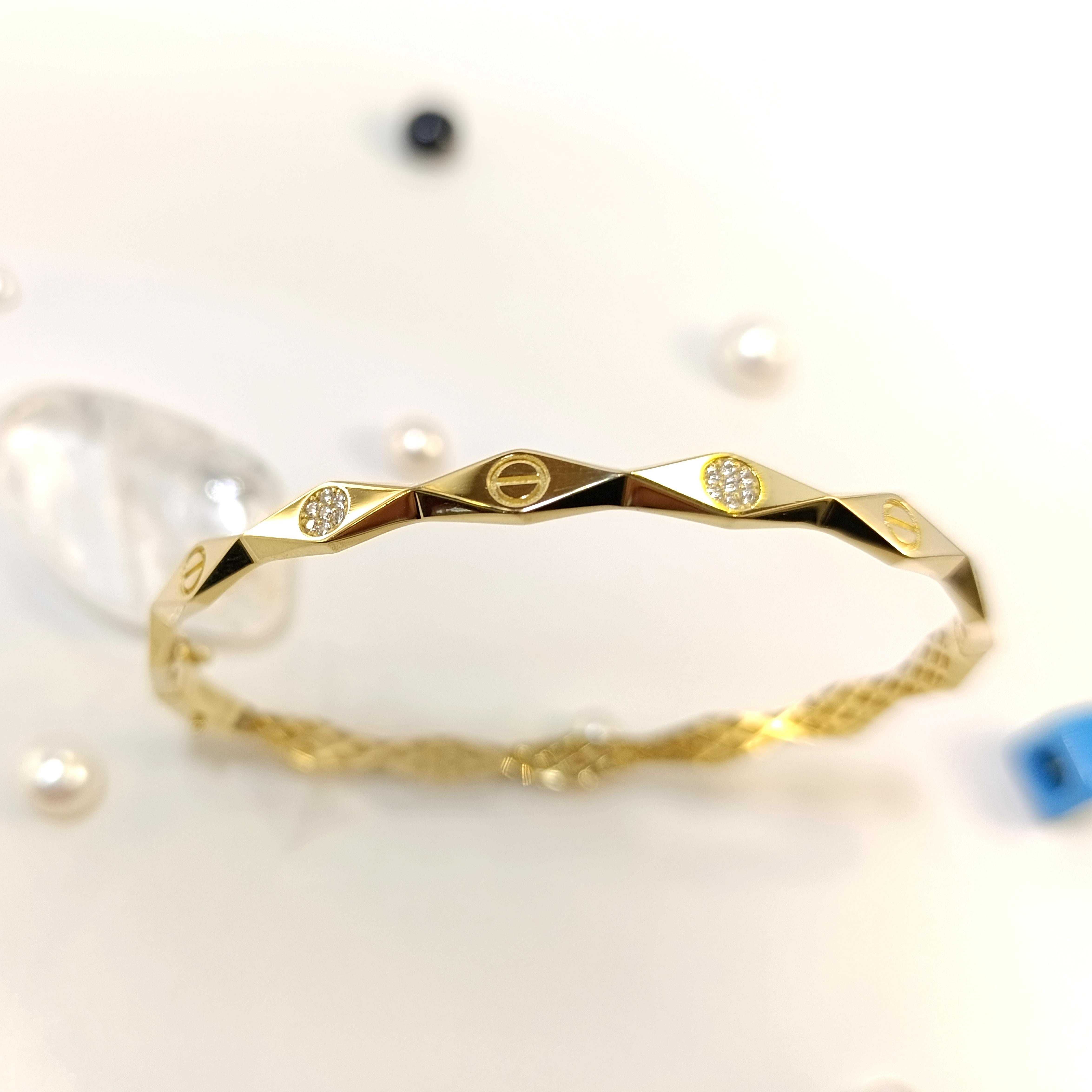 Karo Kelepçe Bilezik 14 Ayar Altın HD VİDEOLU