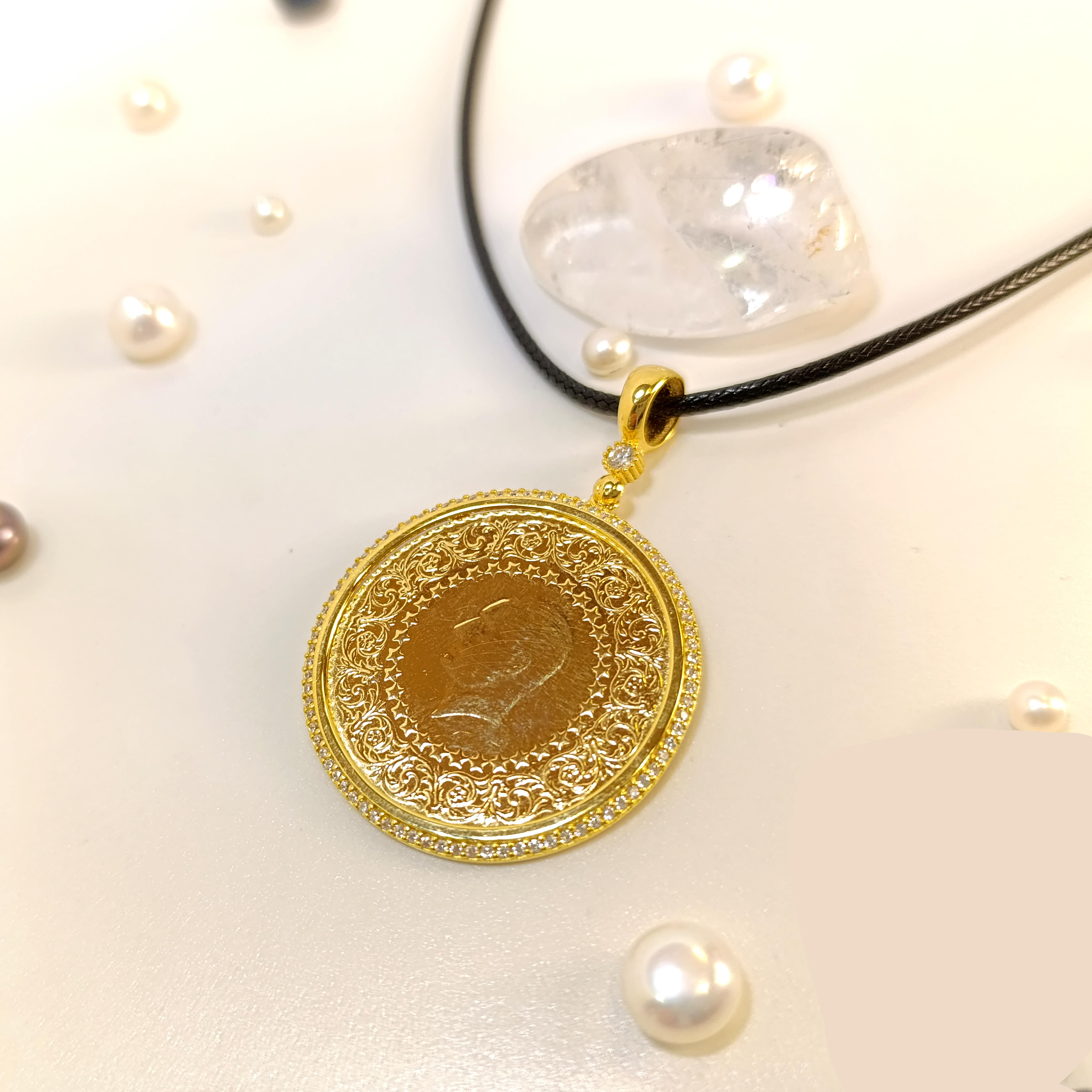 Tam Altınlı Çerçeveli Kolye HD VİDEOLU