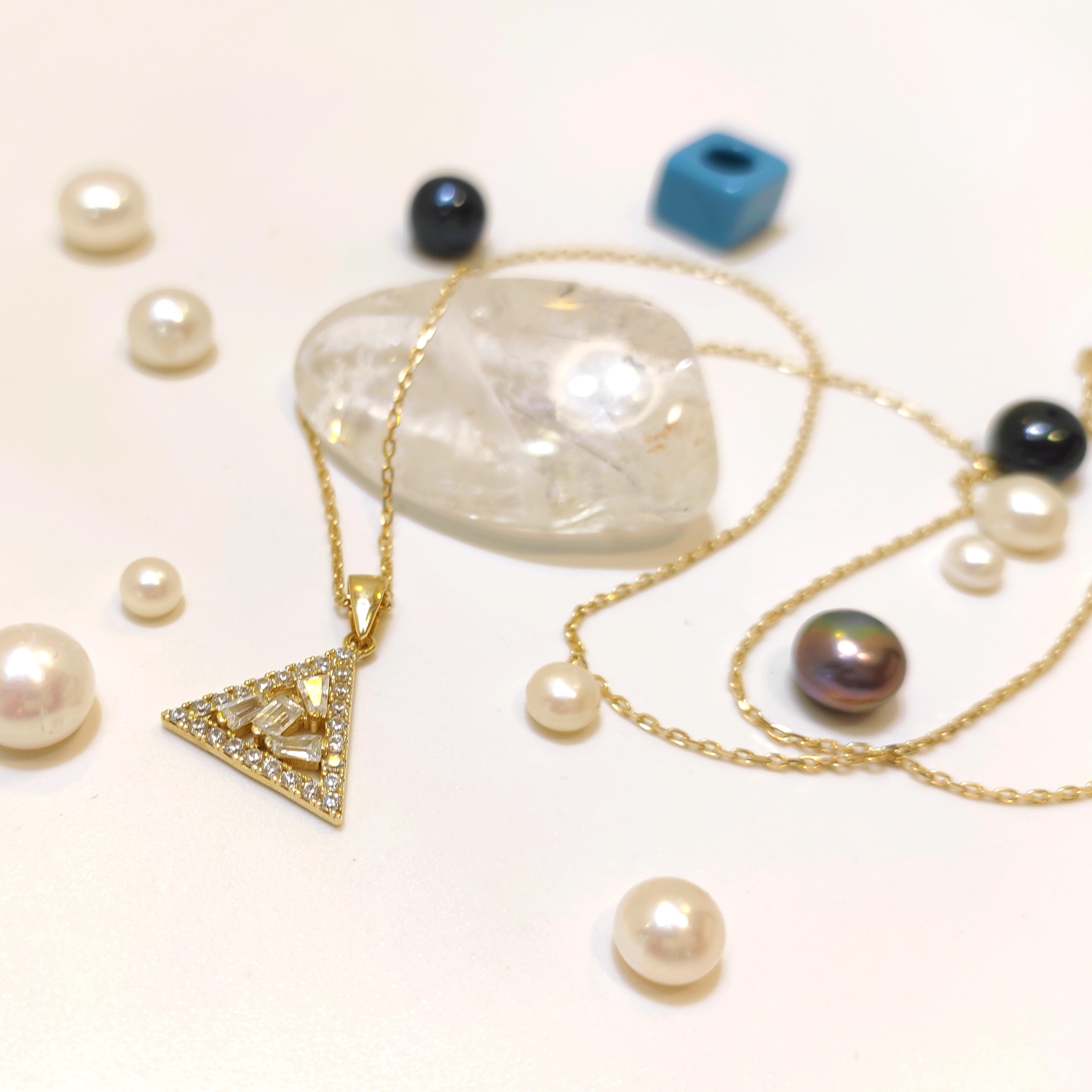 Baget Taşlı Üçgen Kolye 14 Ayar Altın  HD VİDEOLU