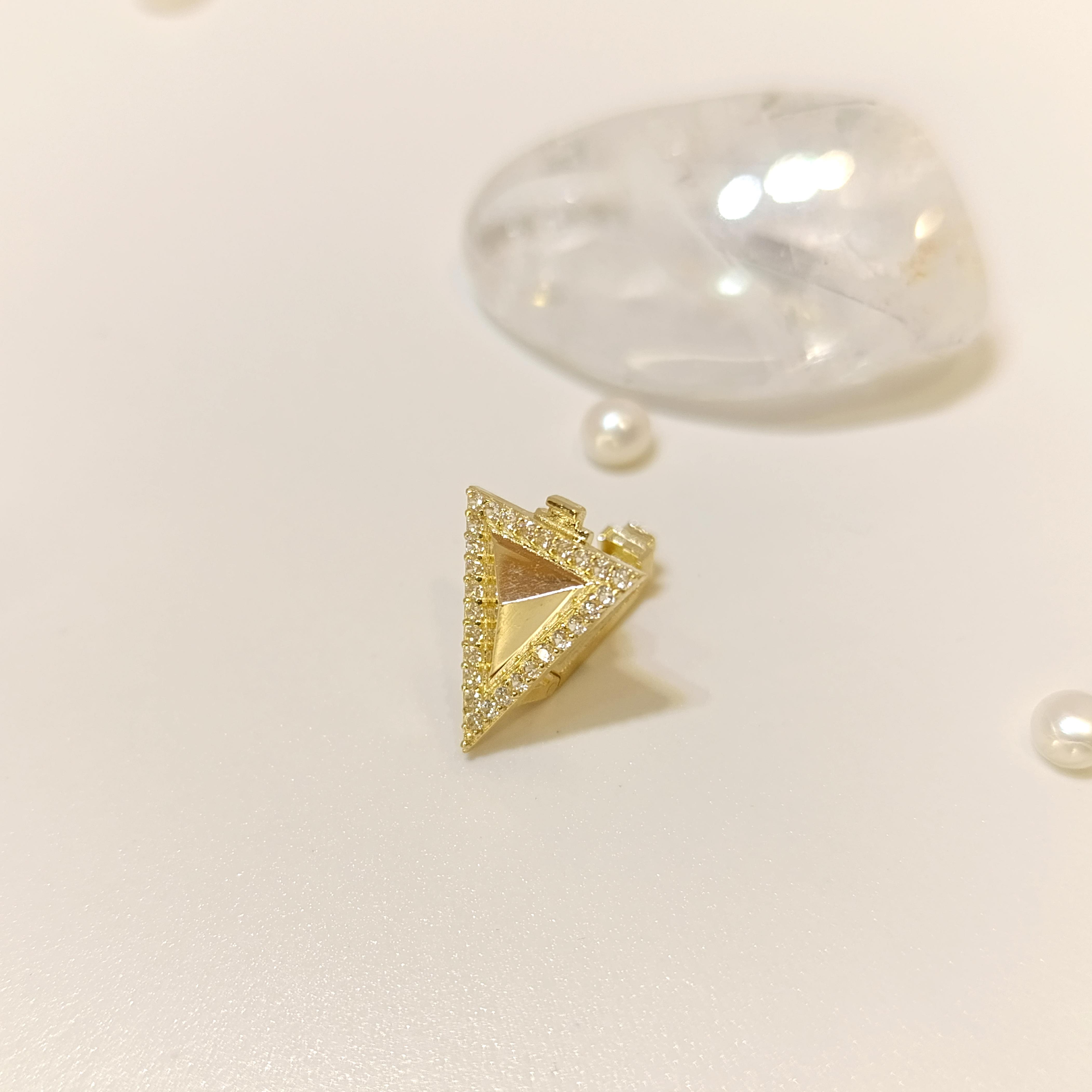 Charm Üçgen Piramit Kolye 14 Ayar Altın HD VİDEOLU