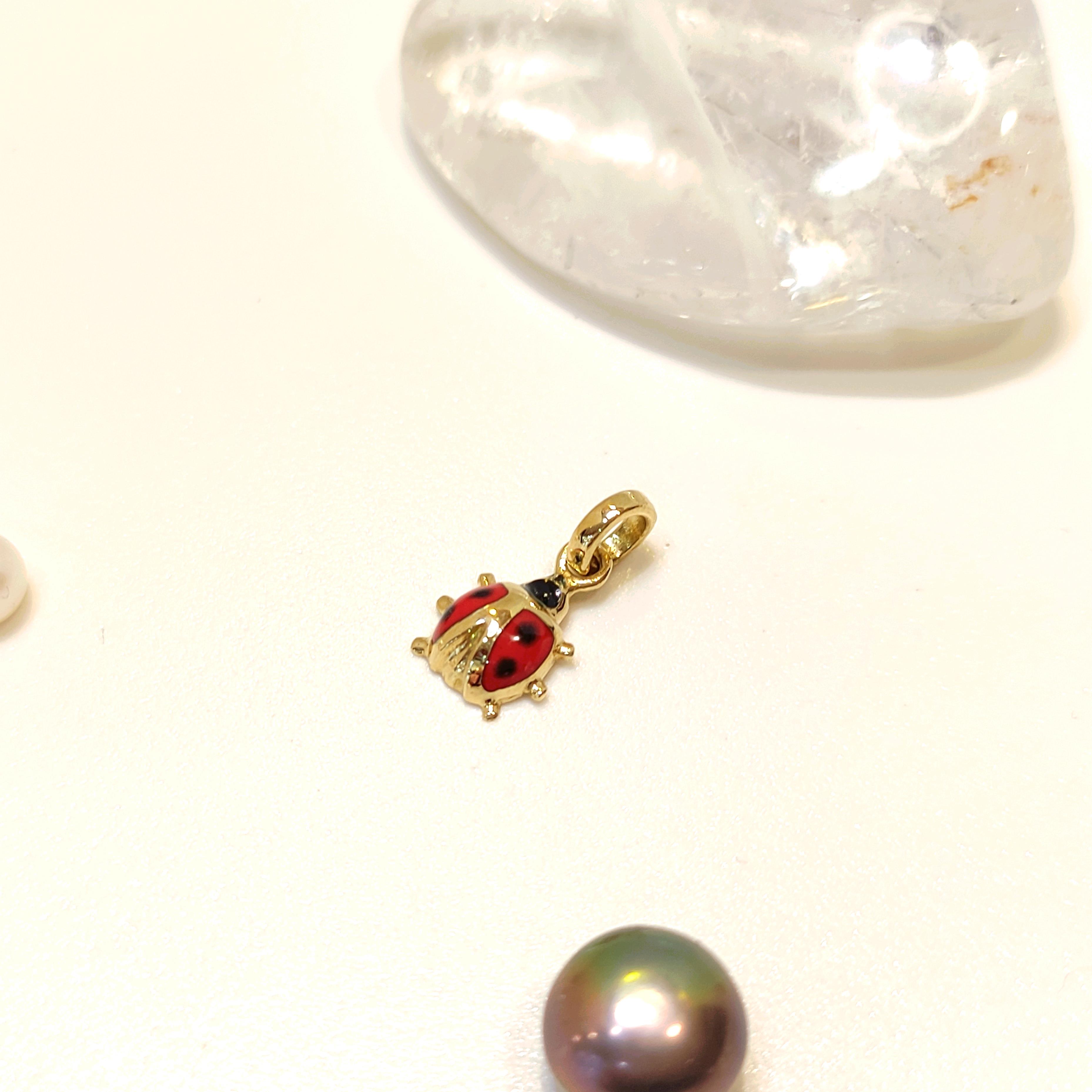 Uğur Böceği Kolye Ucu 14 Ayar Altın  HD VİDEOLU