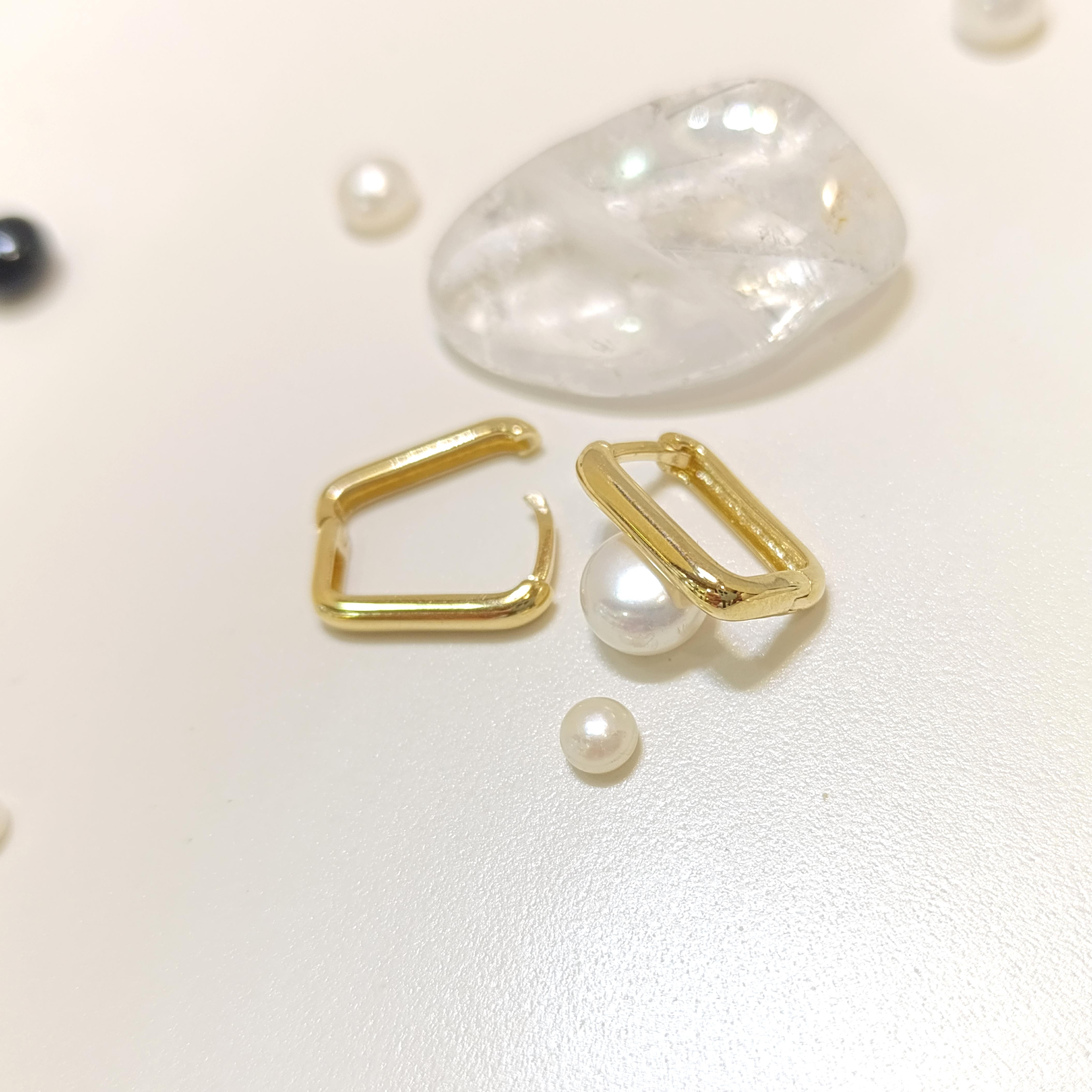 17mm Dik Dörtgen Halka Küpe 14 Ayar Altın HD VİDEOLU