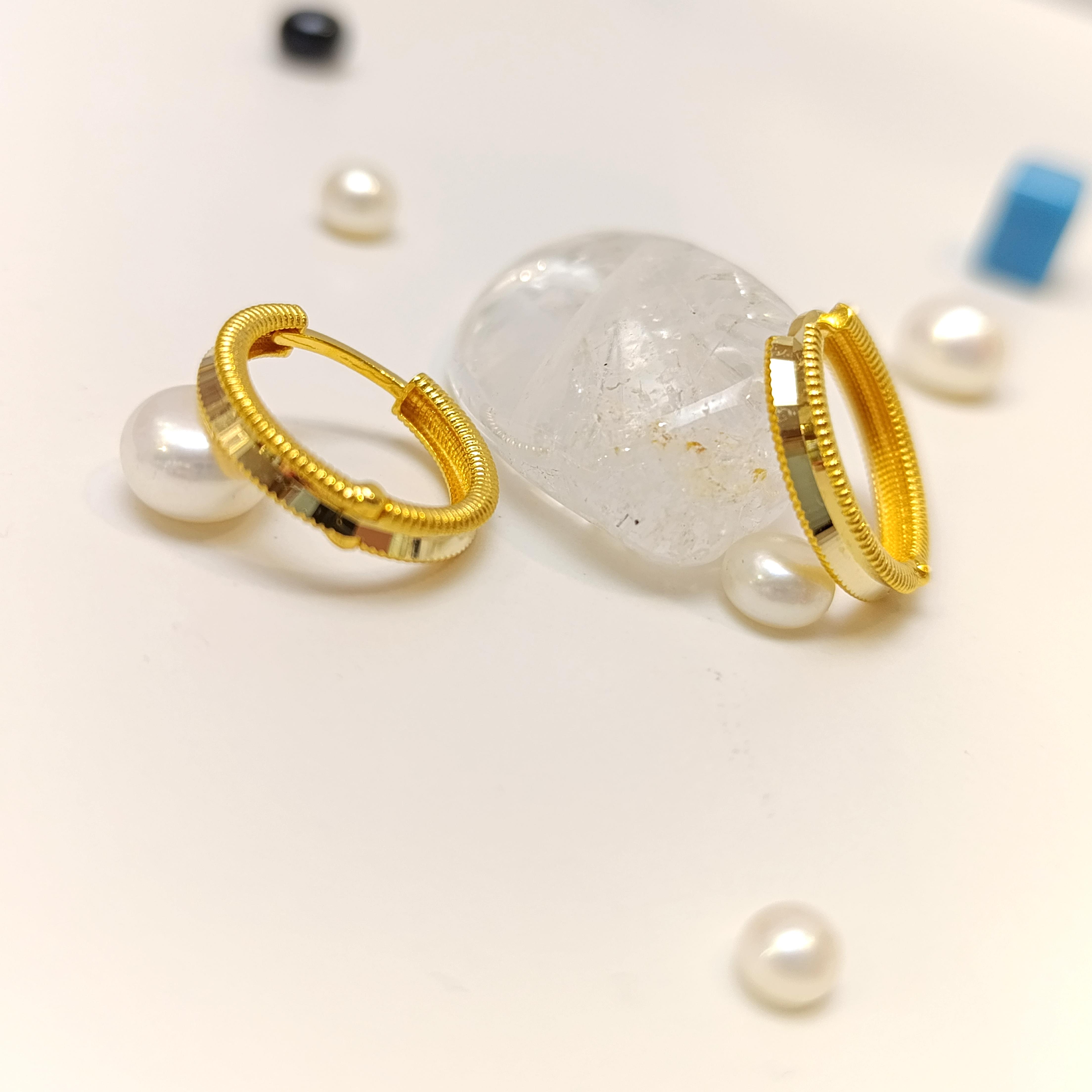 18mm Oluklu Ajda Halka Küpe 14 Ayar Altın HD VİDEOLU