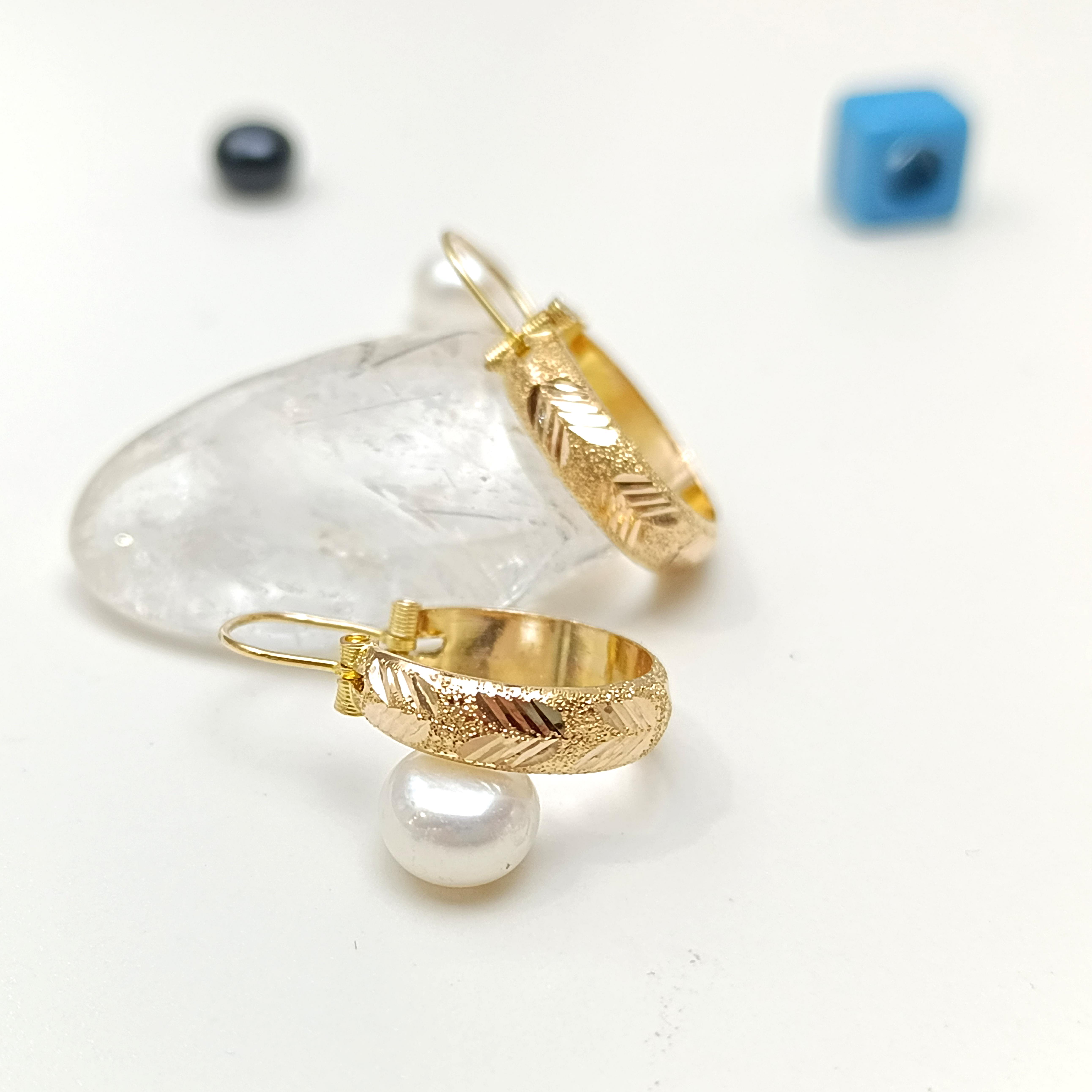 25mm Sallanan Halka Küpe 14 Ayar Altın HD VİDEOLU