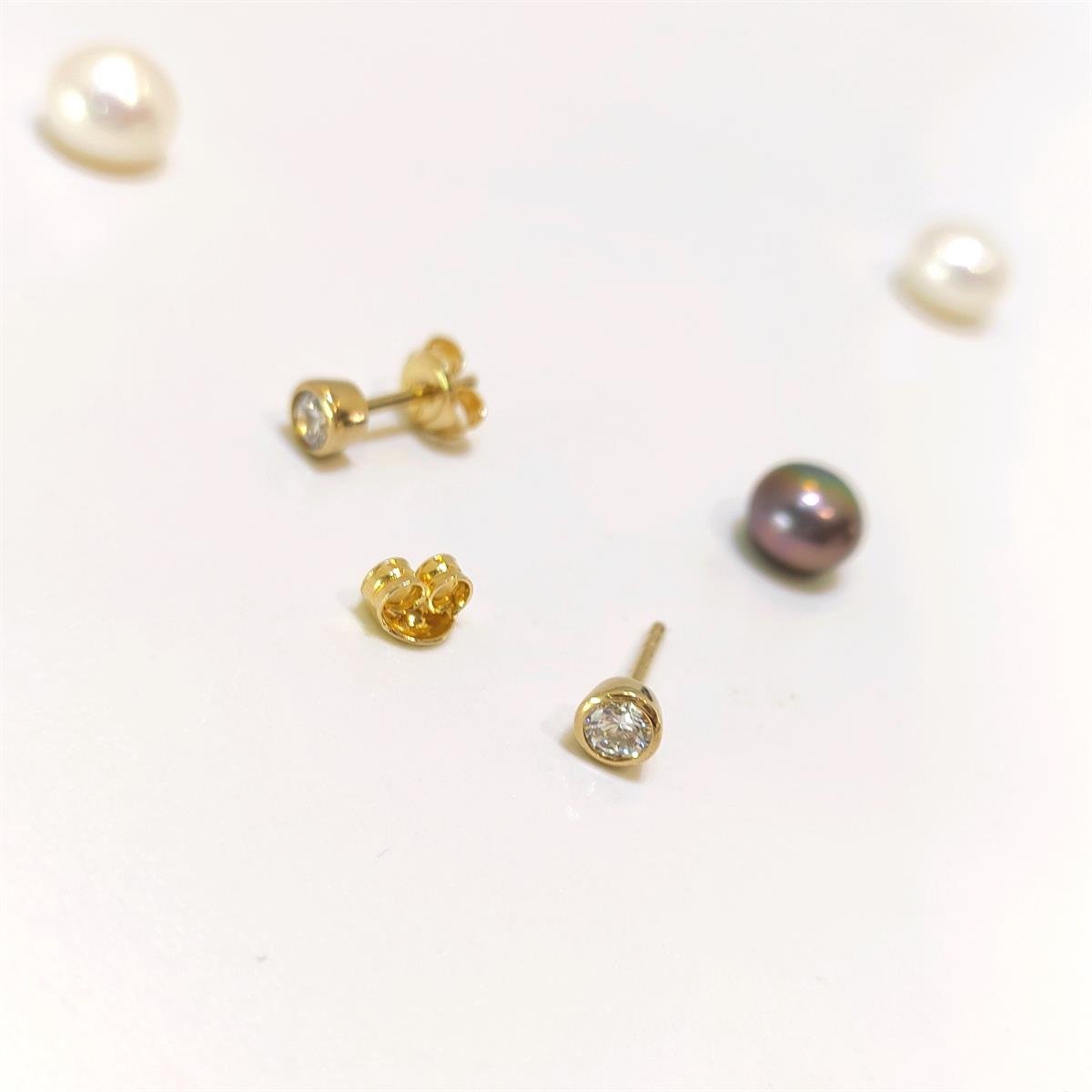 4.3mm Tek Taş Vidalı Küpe 14 Ayar Altın HD VİDEOLU