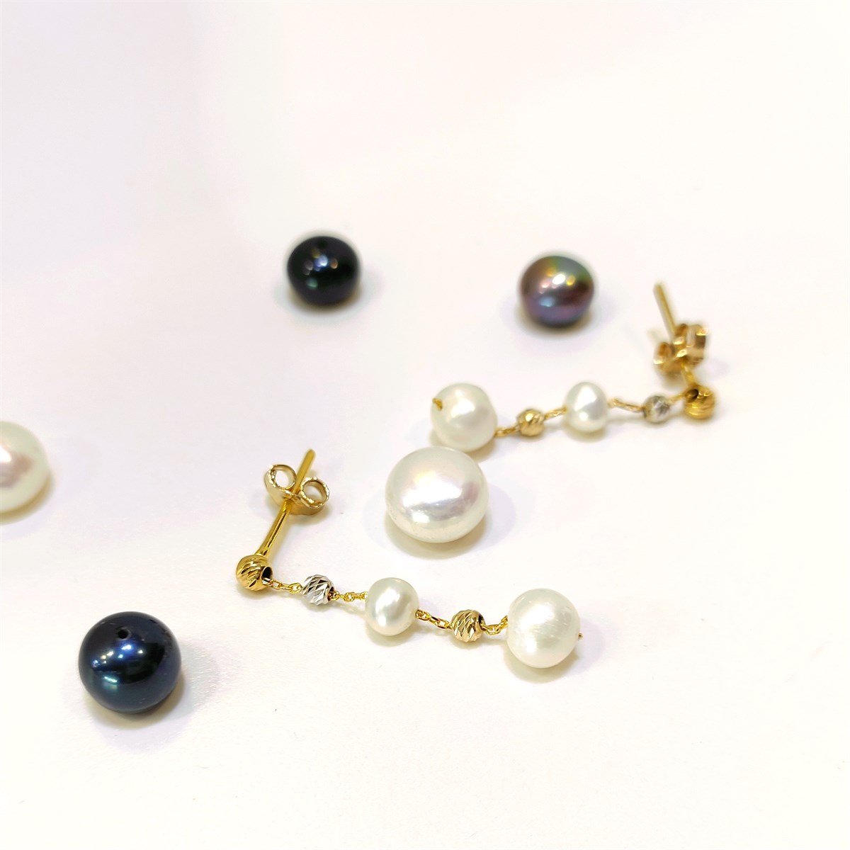 5.5mm Dorika Toplu İnci Sallanan Küpe 14 Ayar Altın HD VİDEOLU