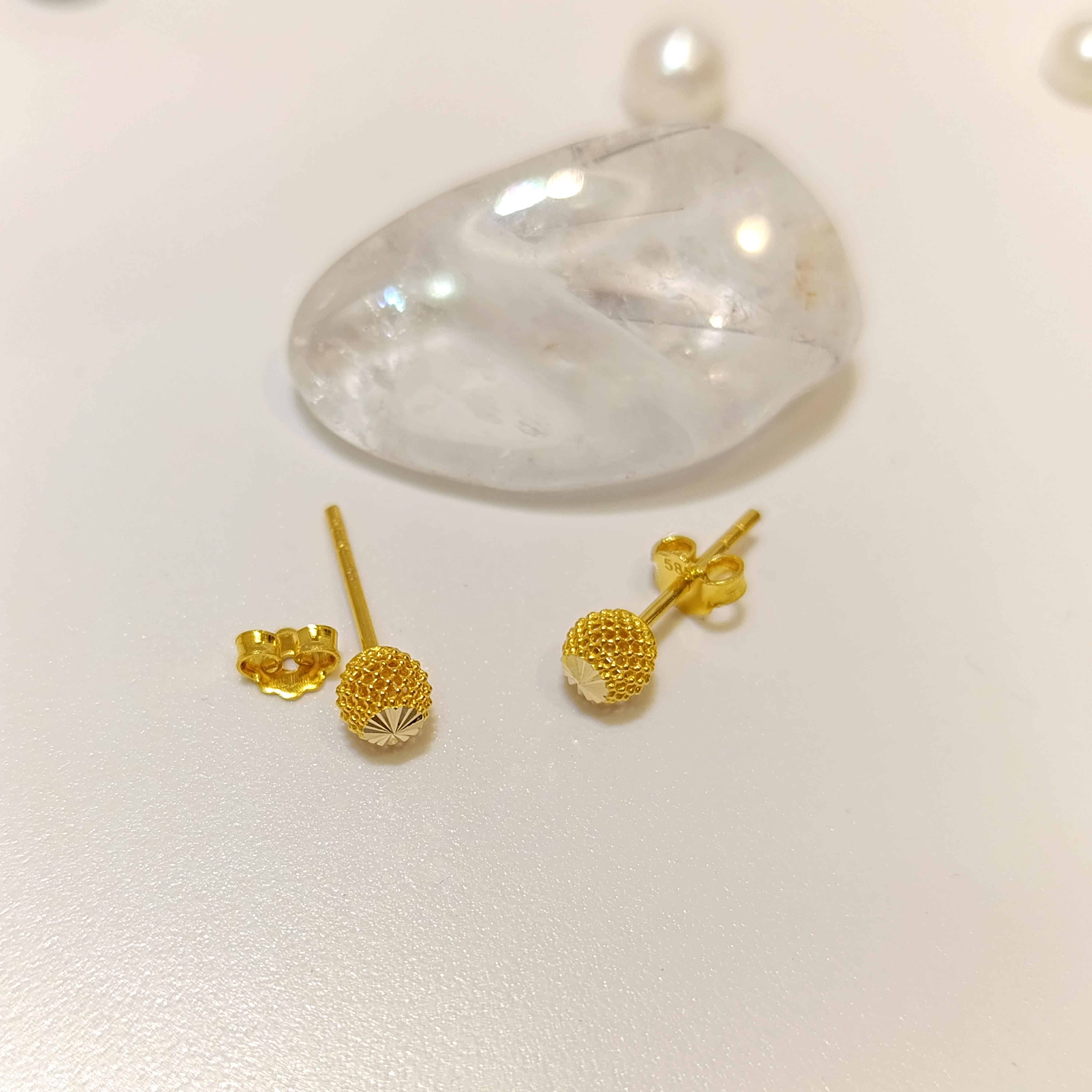 5mm Telkare Dorika Vidalı Küpe 14 Ayar Altın HD VİDEOLU