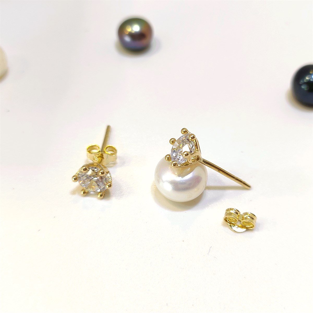 6.5mm Altı Tırnaklı Tek Taş Küpe Altın HD VİDEOLU