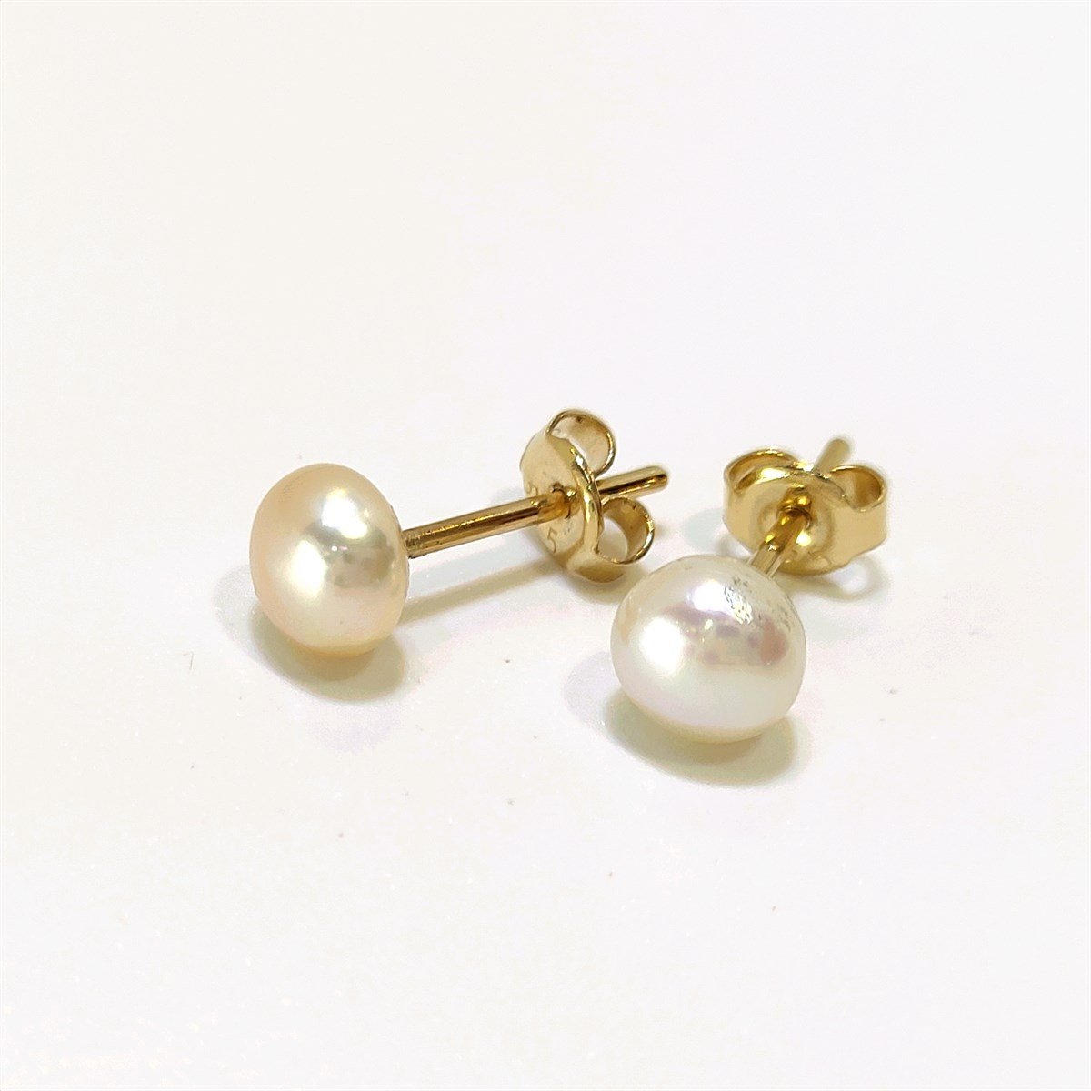 6,7mm İnci Vidalı Küpe 14 Ayar Altın 4K VİDEOLU