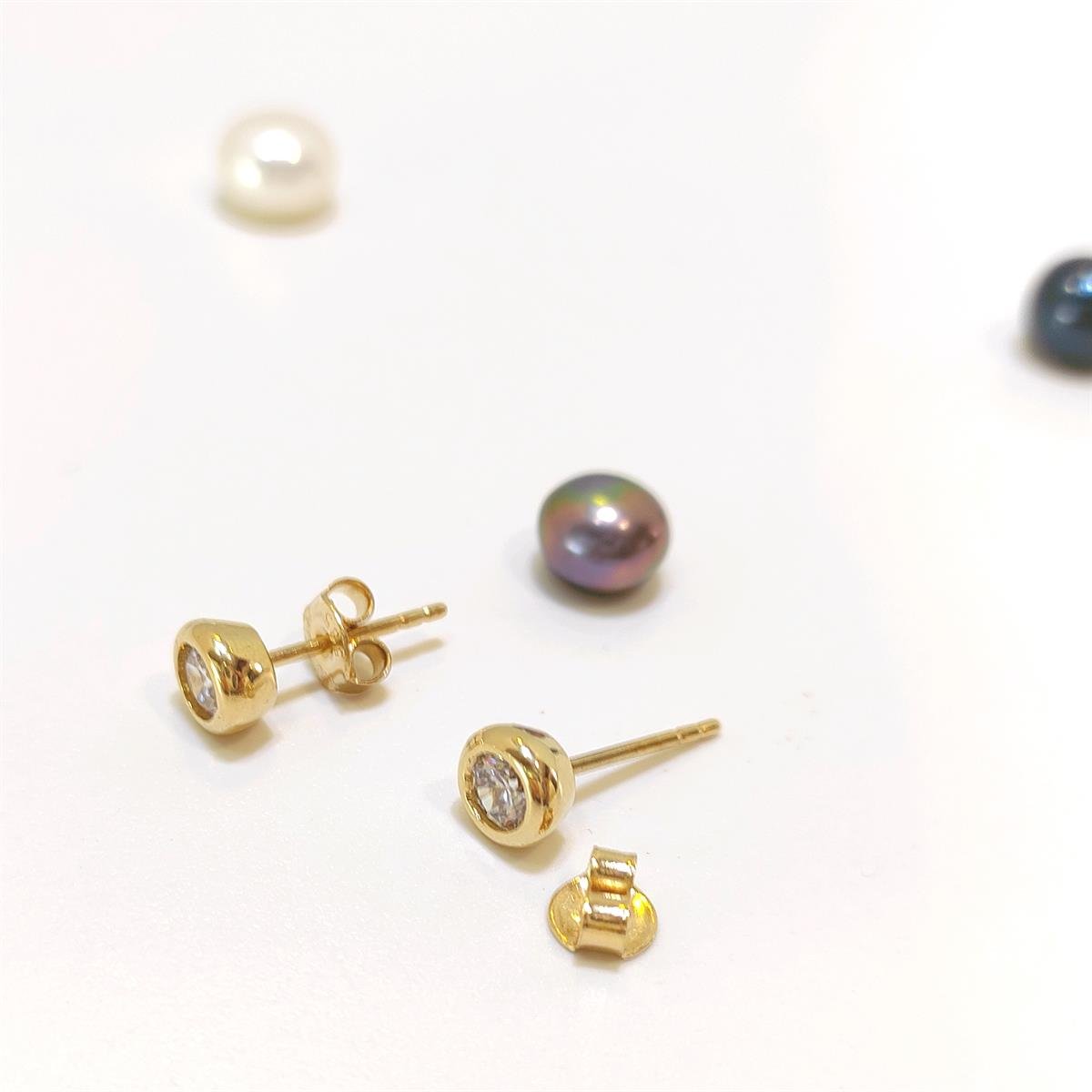 6mm Tek Taş Vidalı Küpe 14 Ayar Altın HD VİDEOLU