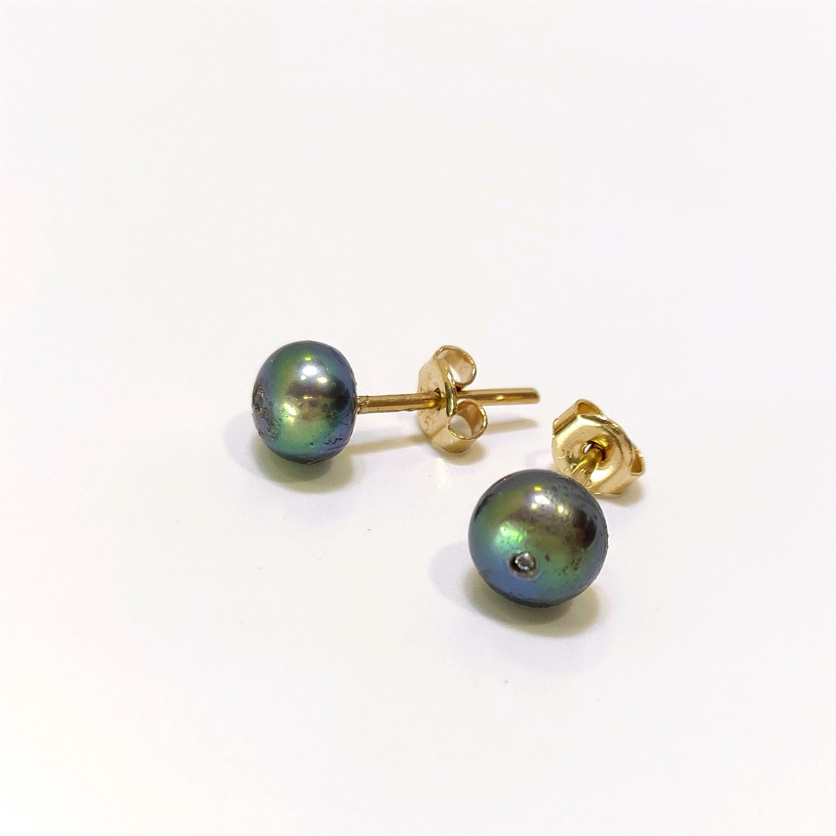 7.5mm Siyah İnci Vidalı Küpe 14 Ayar Altın 4K VİDEOLU