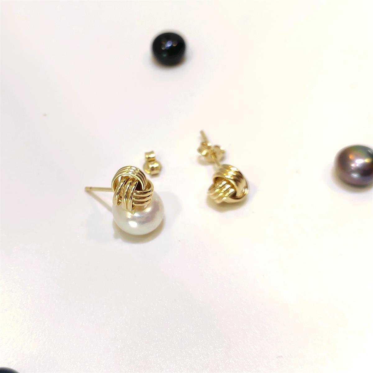 7mm Yün Yumağı Vidalı Küpe 14 Ayar Altın HD VİDEOLU