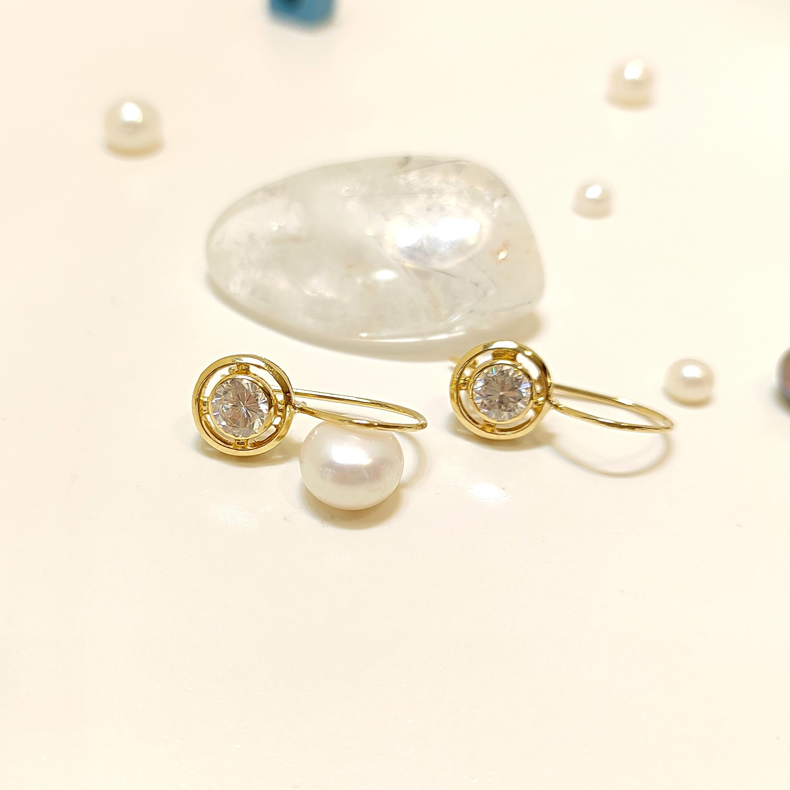 8.6mm Sallanan Tek Taş Küpe 14 Ayar Altın HD VİDEOLU